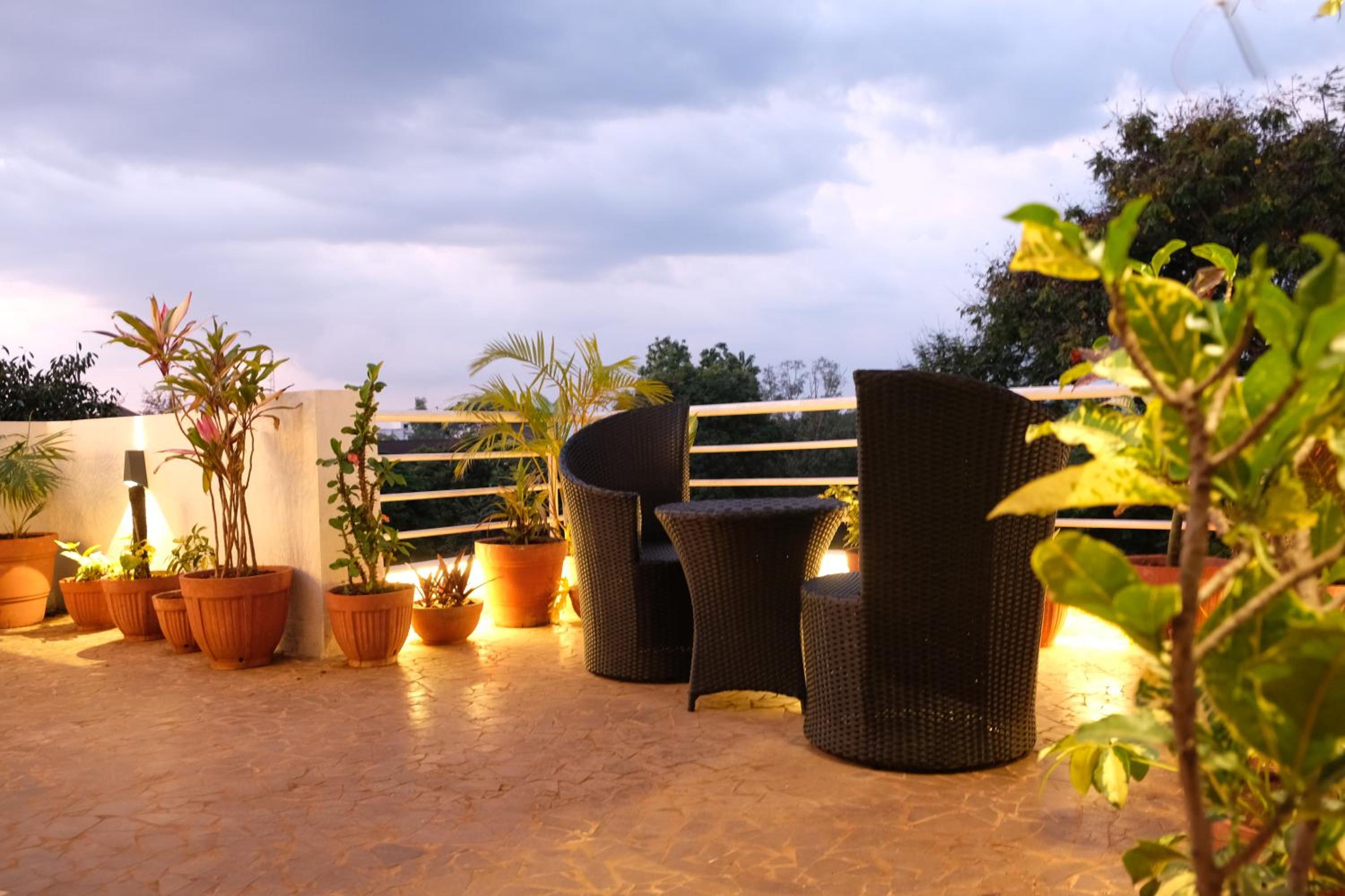 Apartment with Balcony photo 2