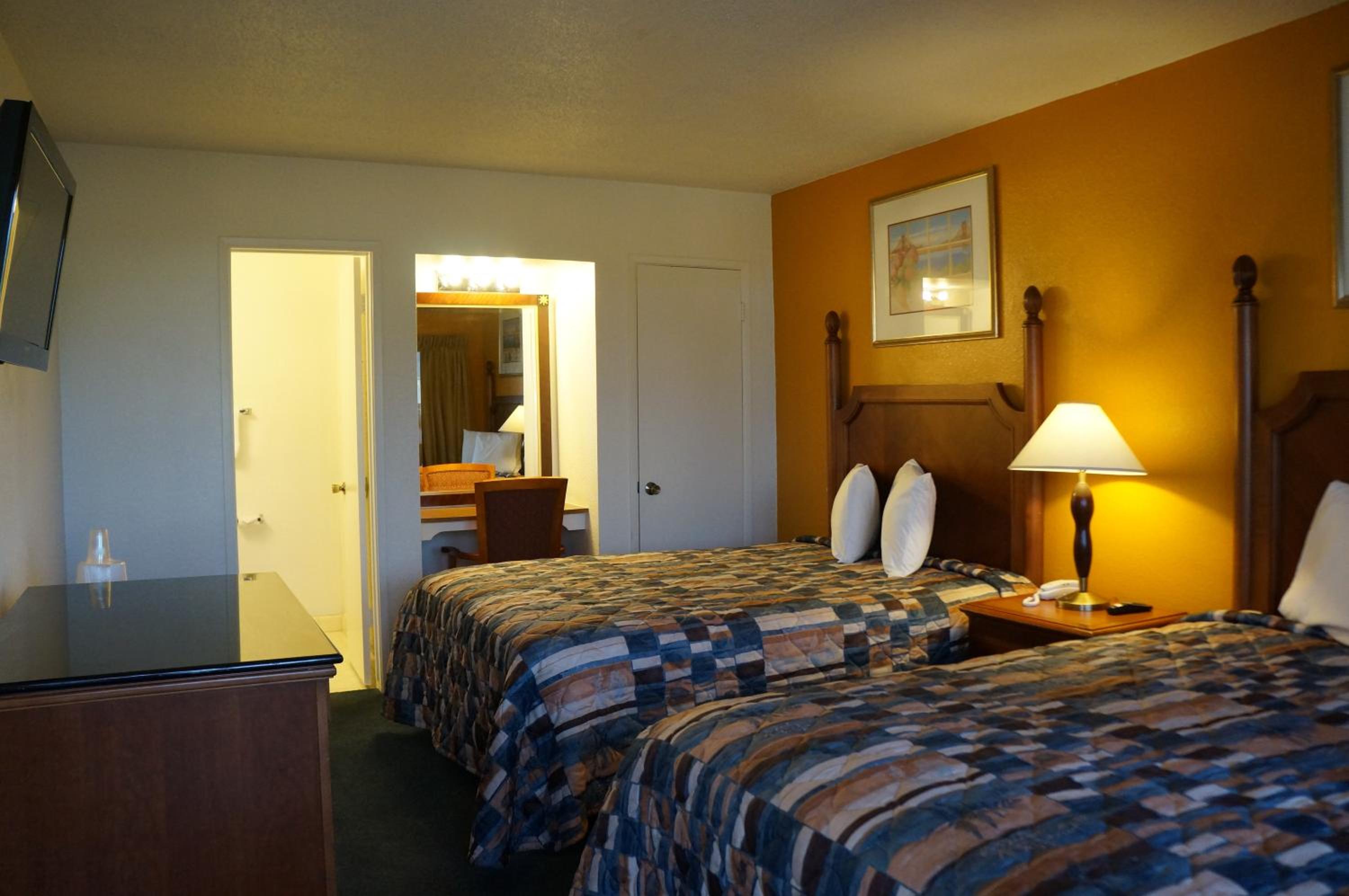 Queen Room with Two Queen Beds - Photo 1