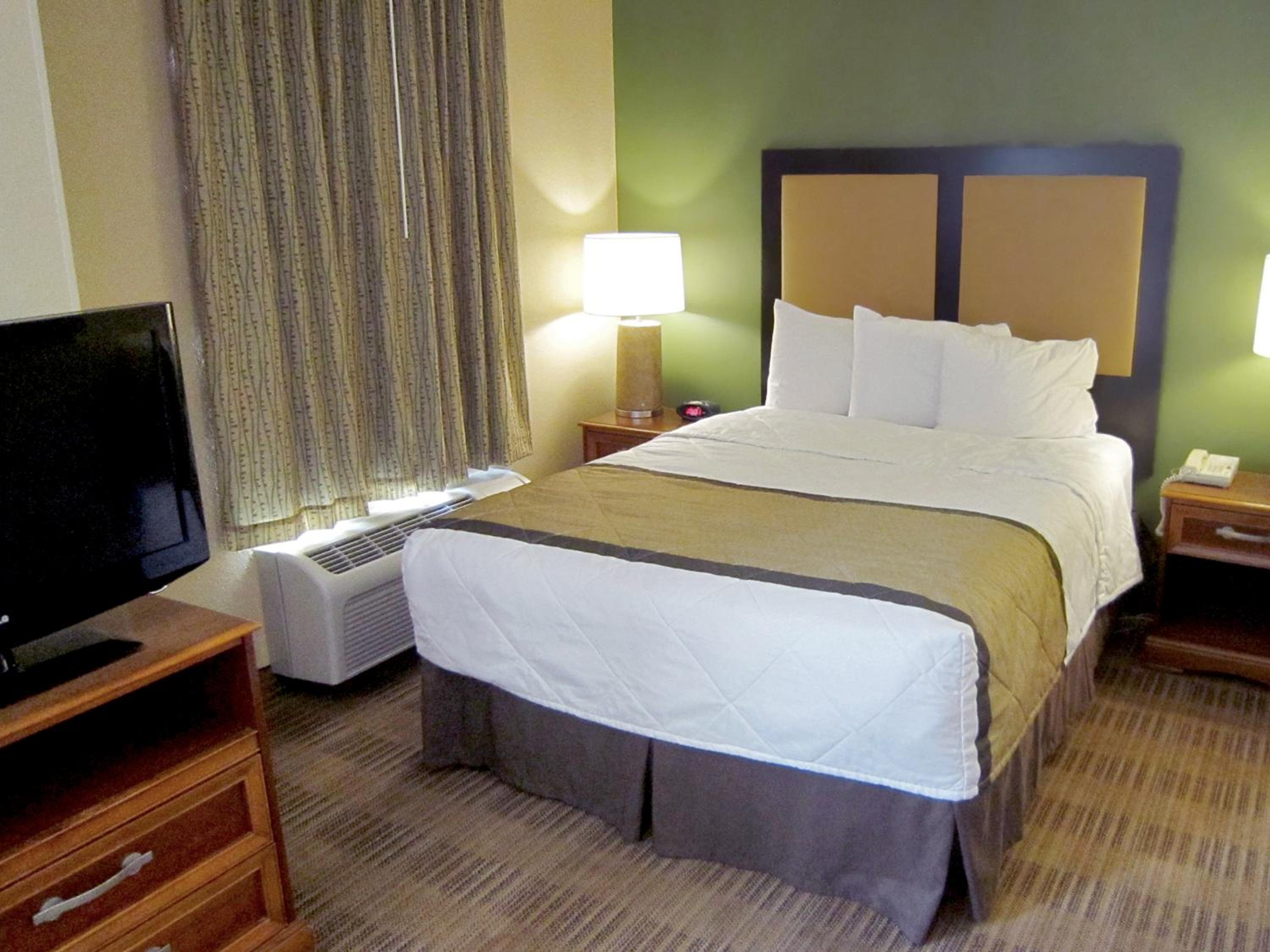 Studio with Two Queen Beds - Non-Smoking - Photo 5
