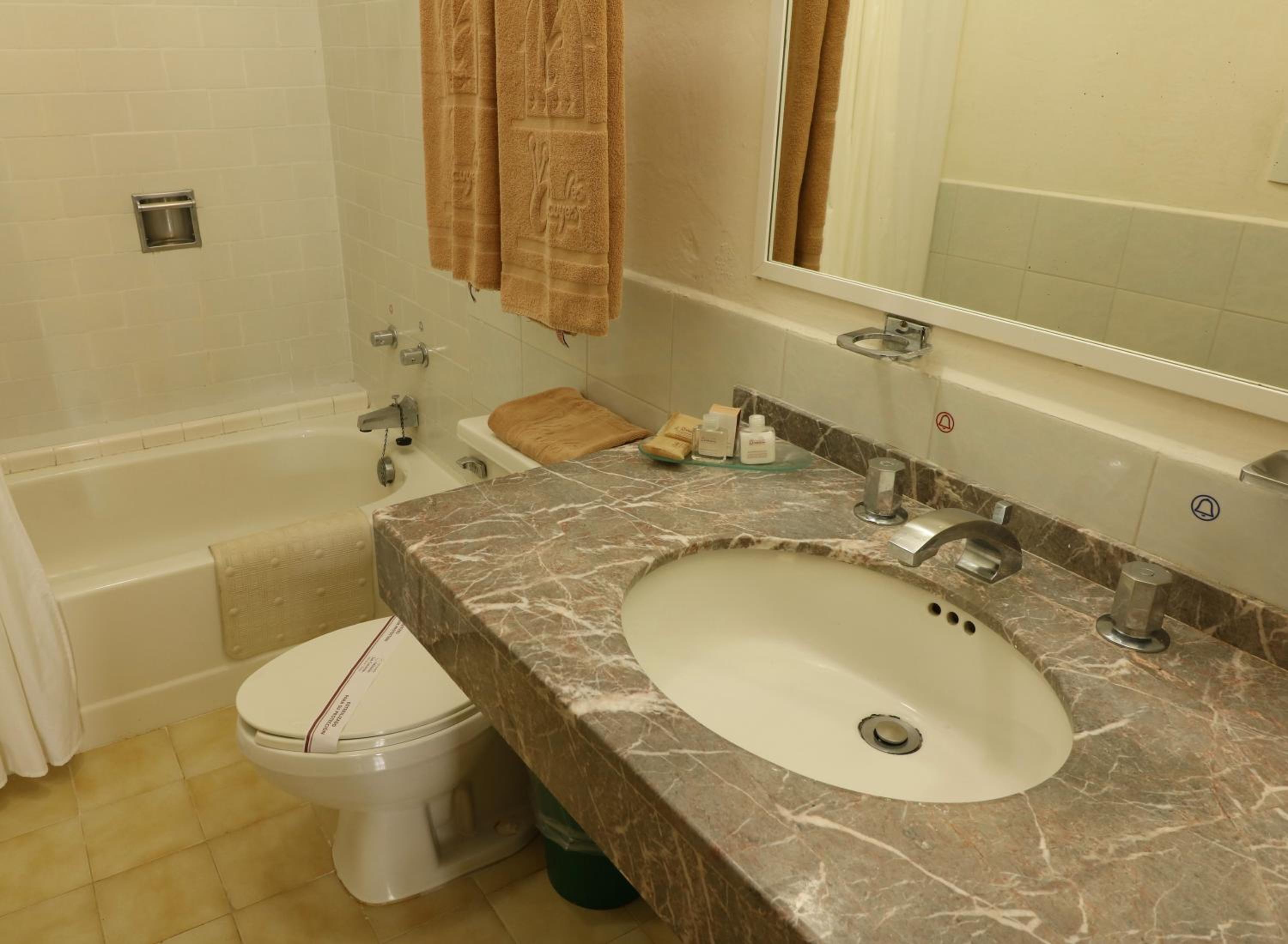 Double Room - Photo 5