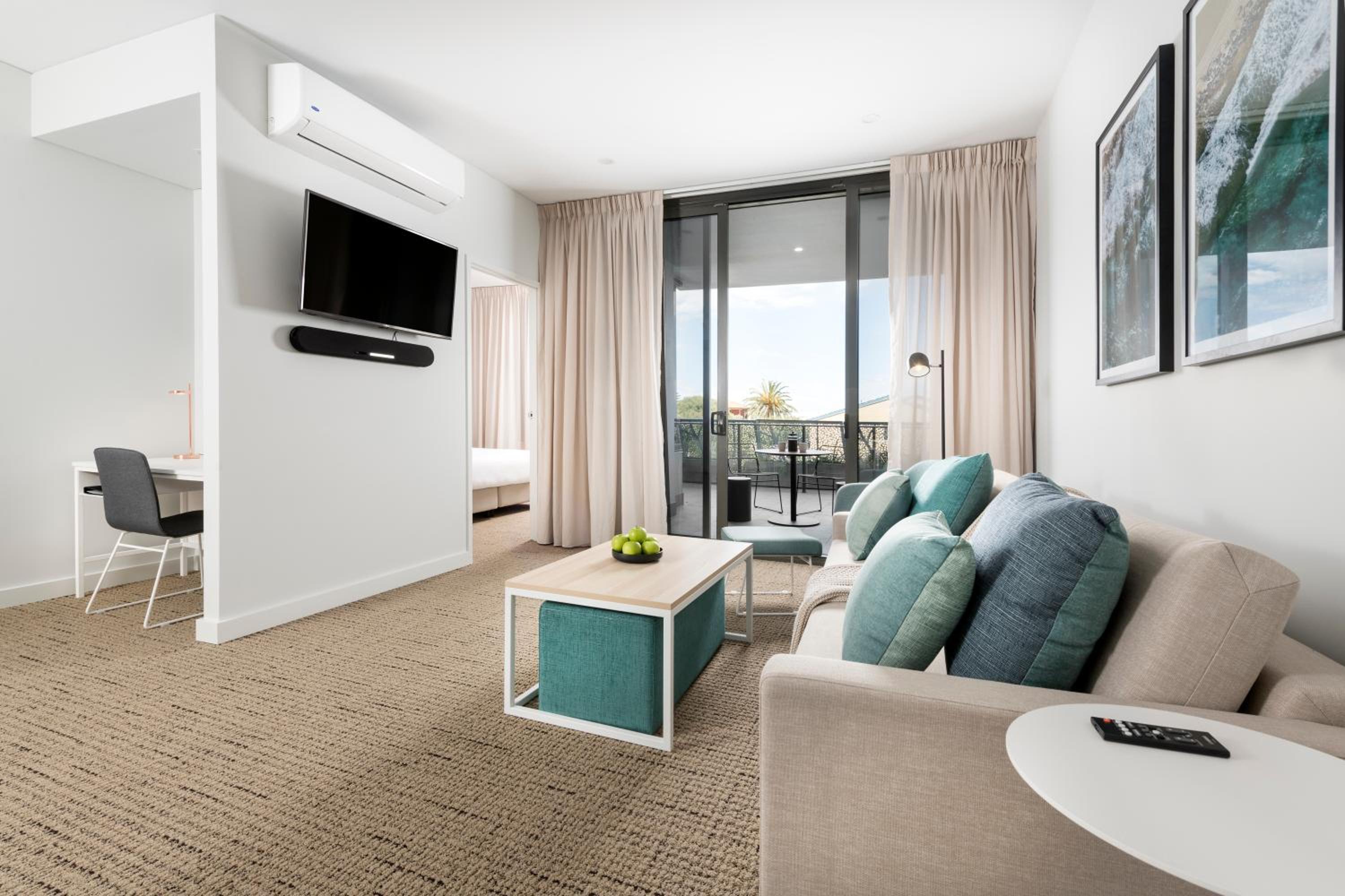 One-Bedroom Deluxe Apartment with Limited Housekeeping - Photo 4