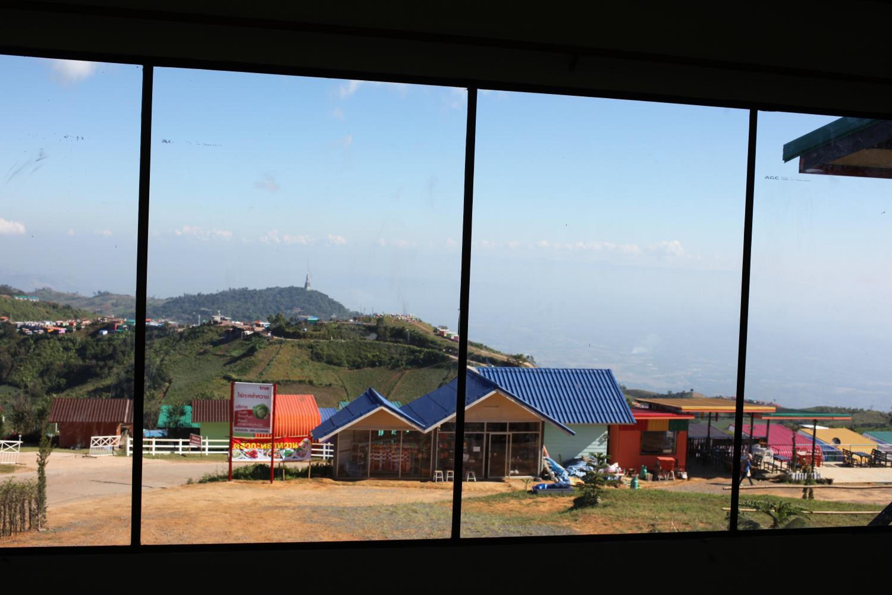 Family Room with Mountain View - Photo 11