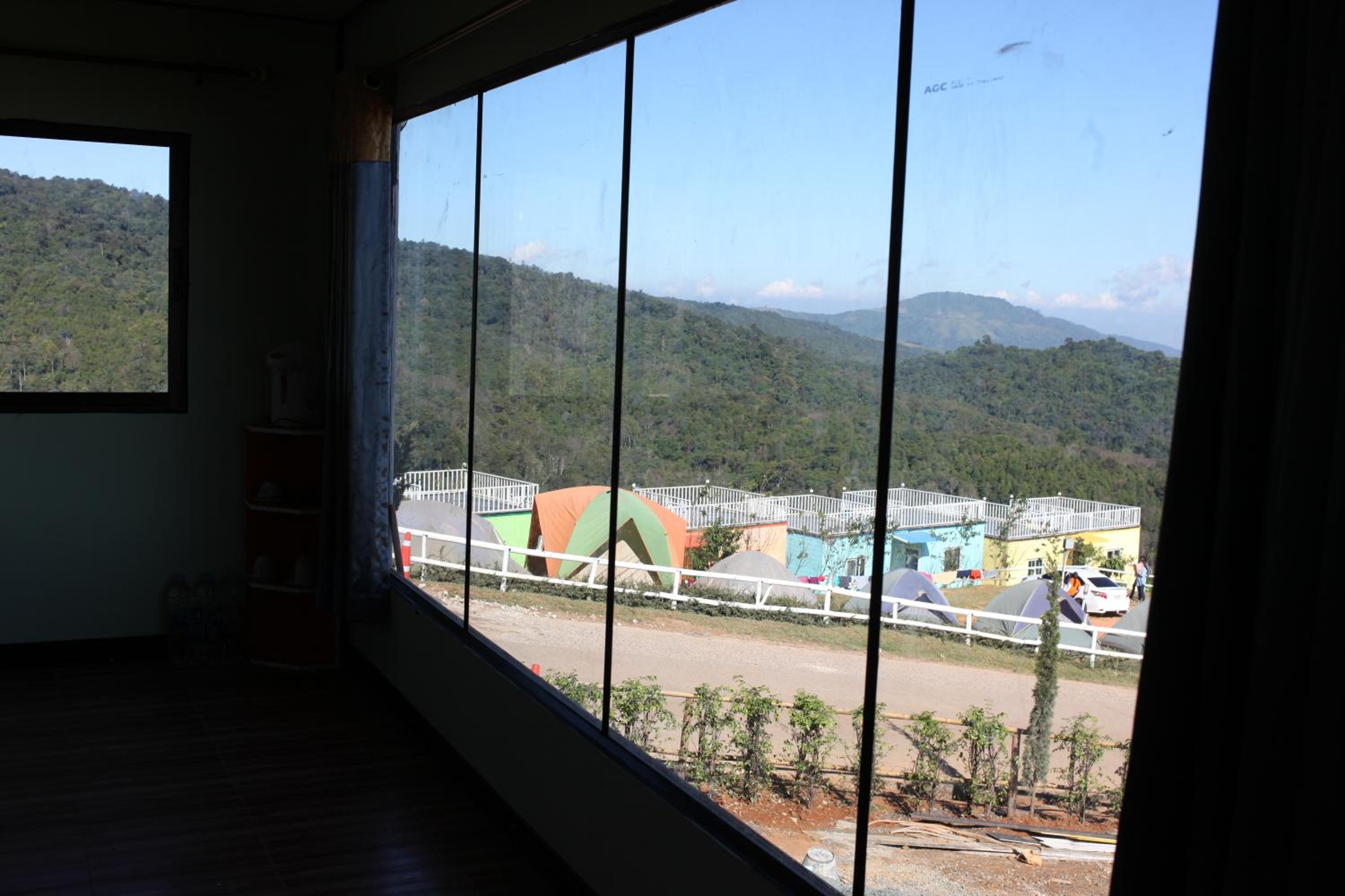 Family Room with Mountain View - Photo 10