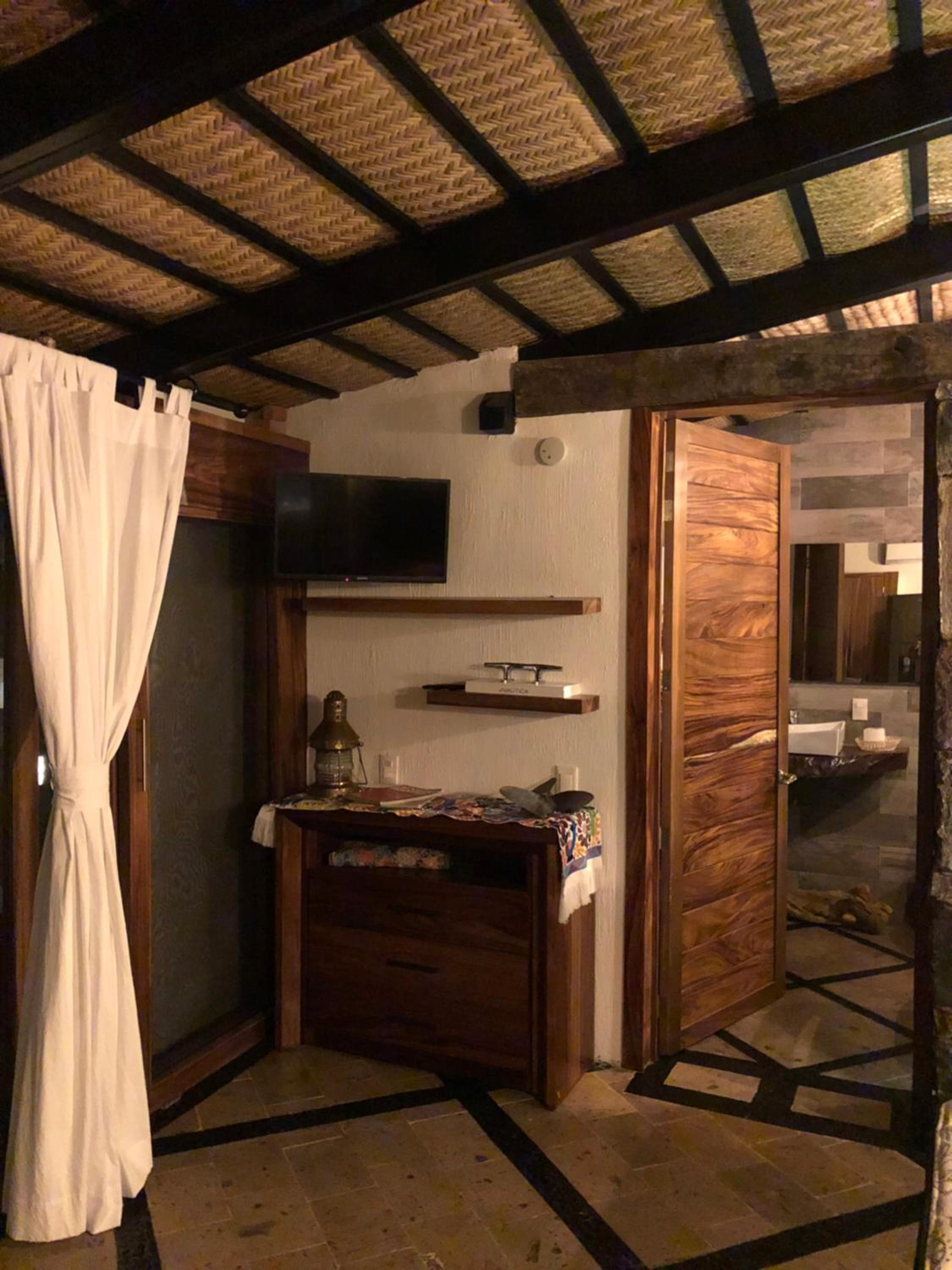 Suite with Garden View - Photo 10