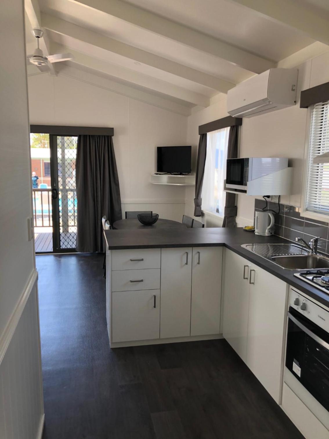 Deluxe Three-Bedroom Cabin (No Pets)  - Photo 3