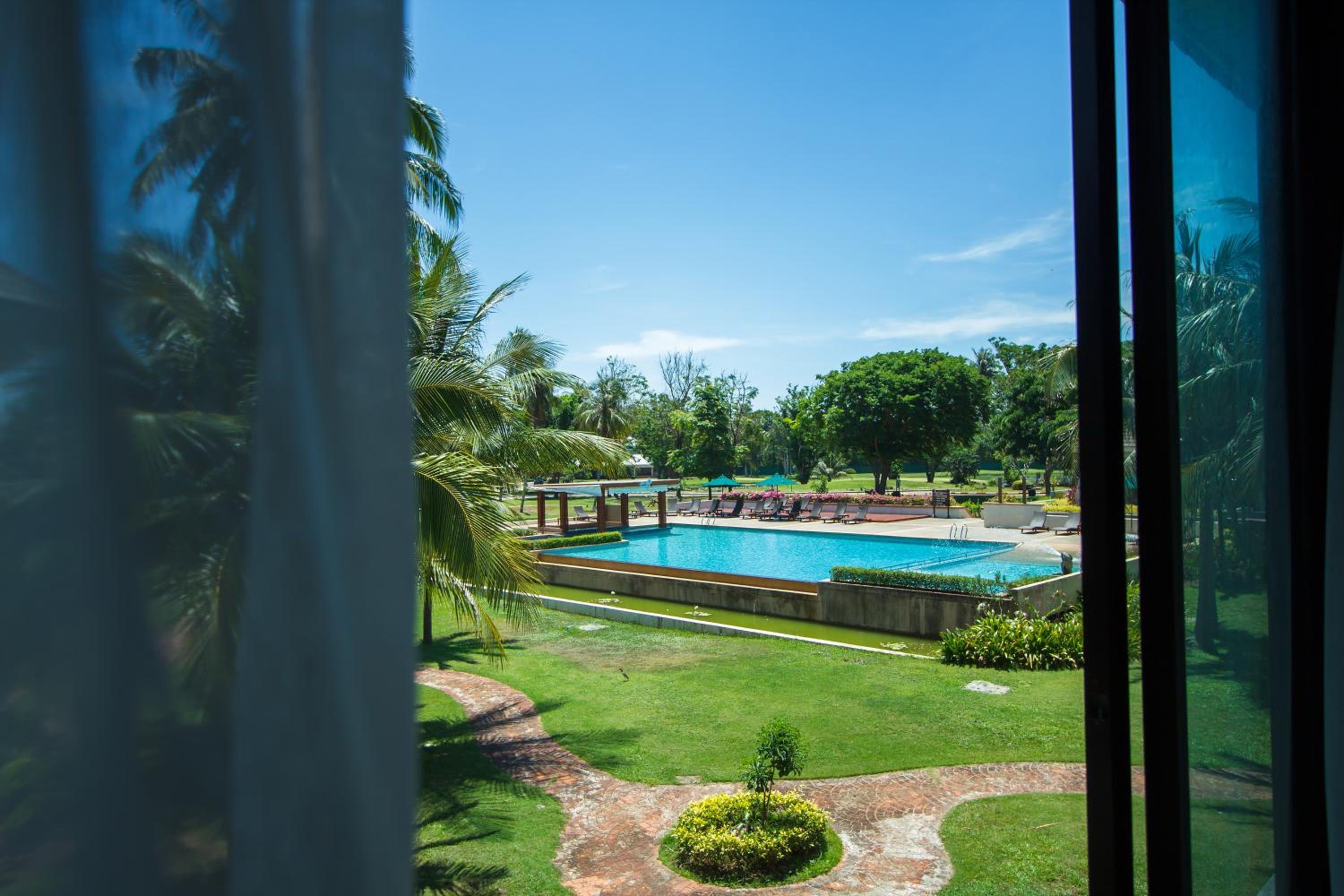 Superior Twin Room with Pool View - Photo 9