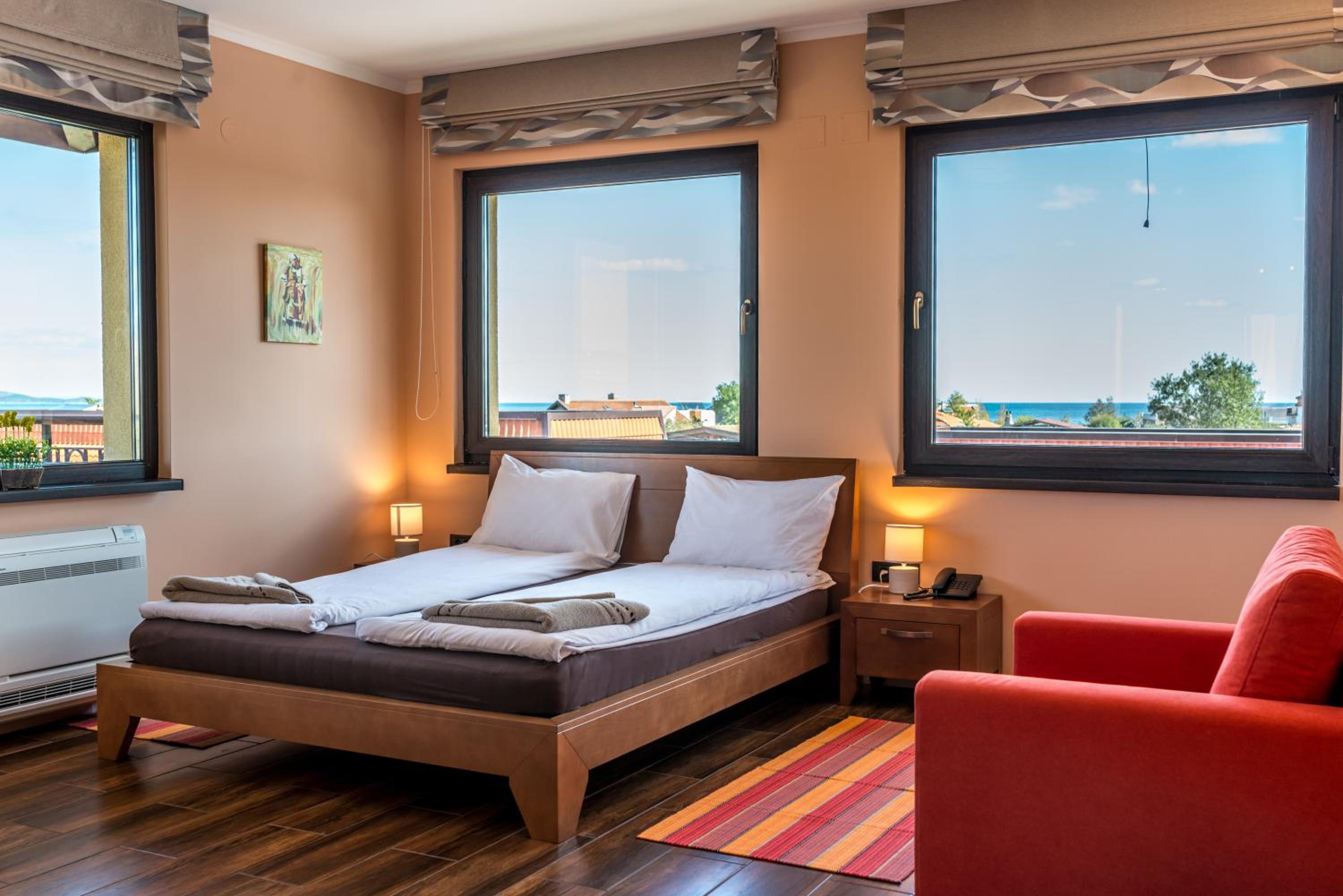 Deluxe Double Room (2 Adults + 1 Child) photo 2