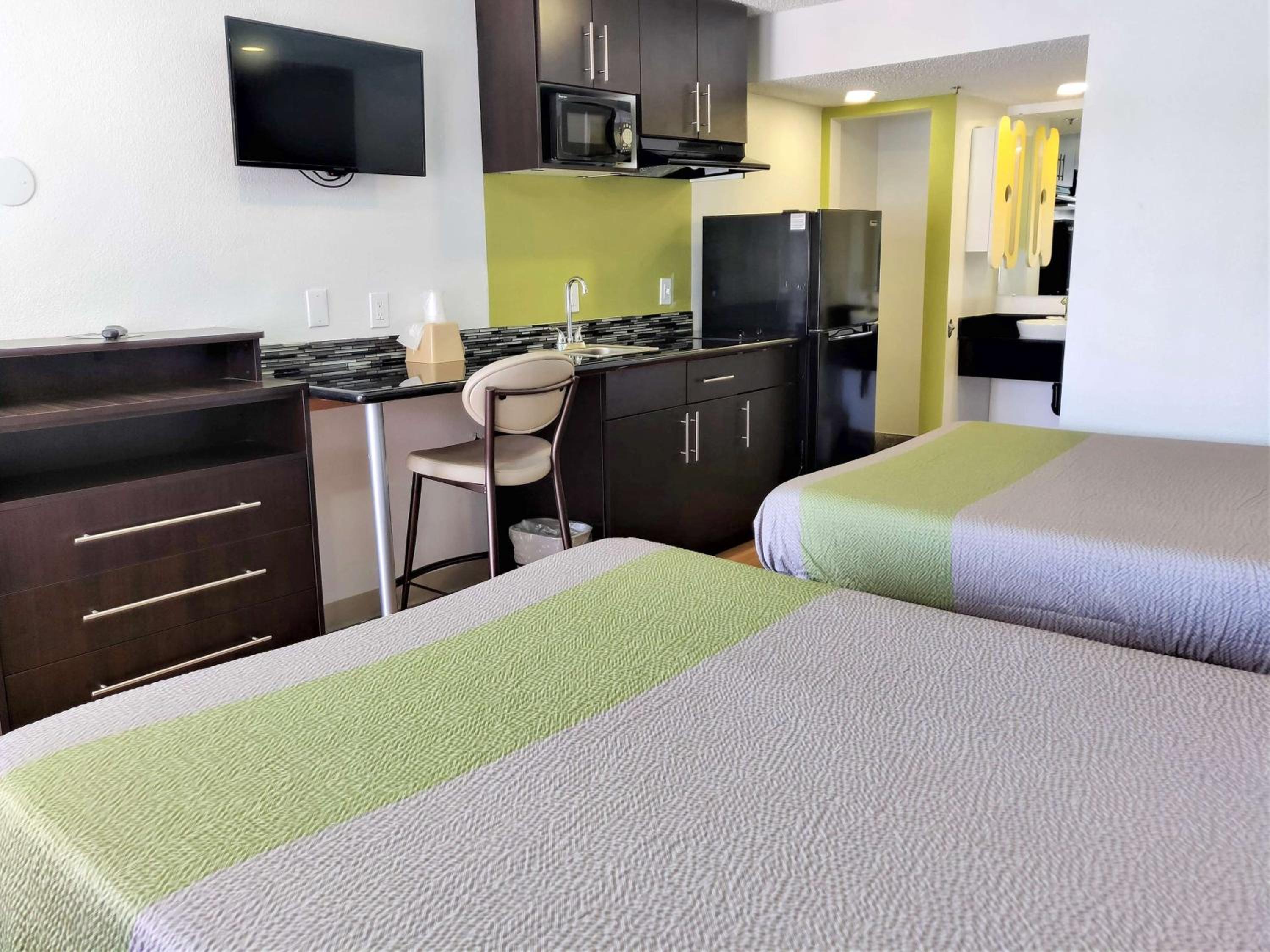Queen Room with Two Queen Beds - Disability Access - Roll In Shower