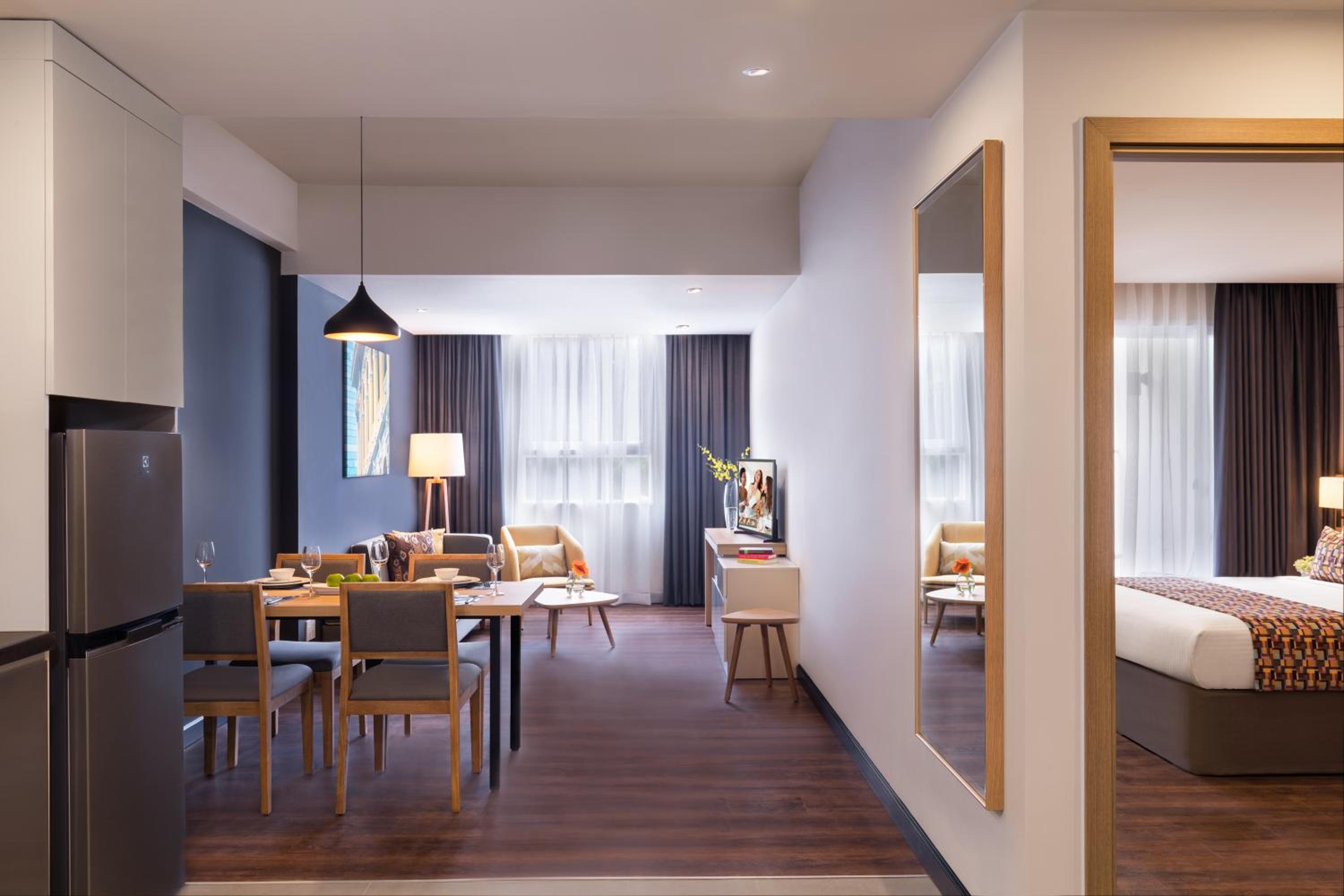 One-Bedroom Premier - Photo 3