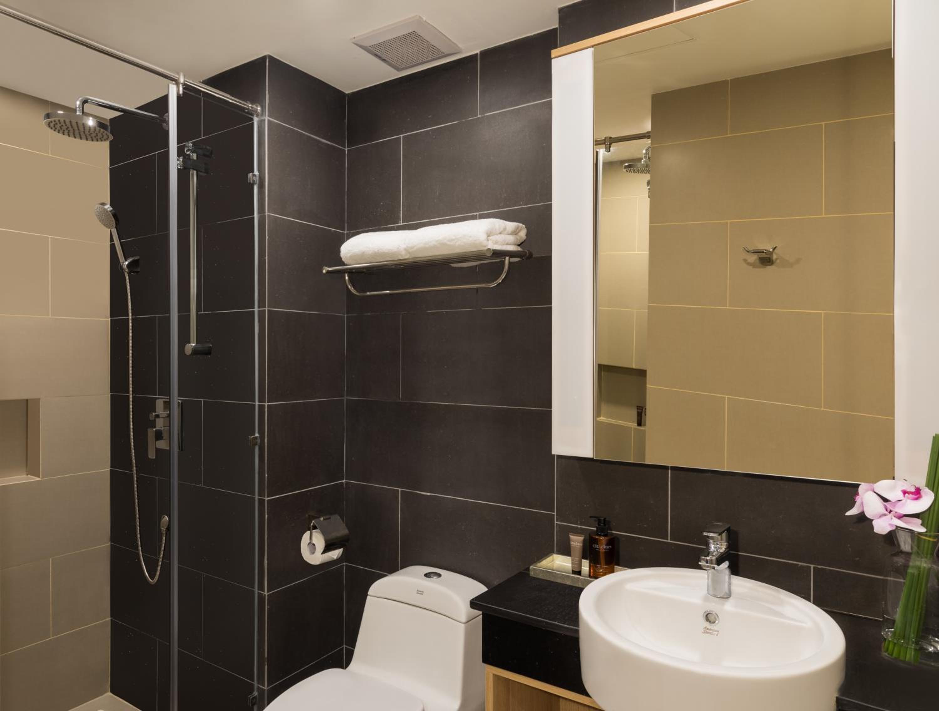 One-Bedroom Premier - Photo 4