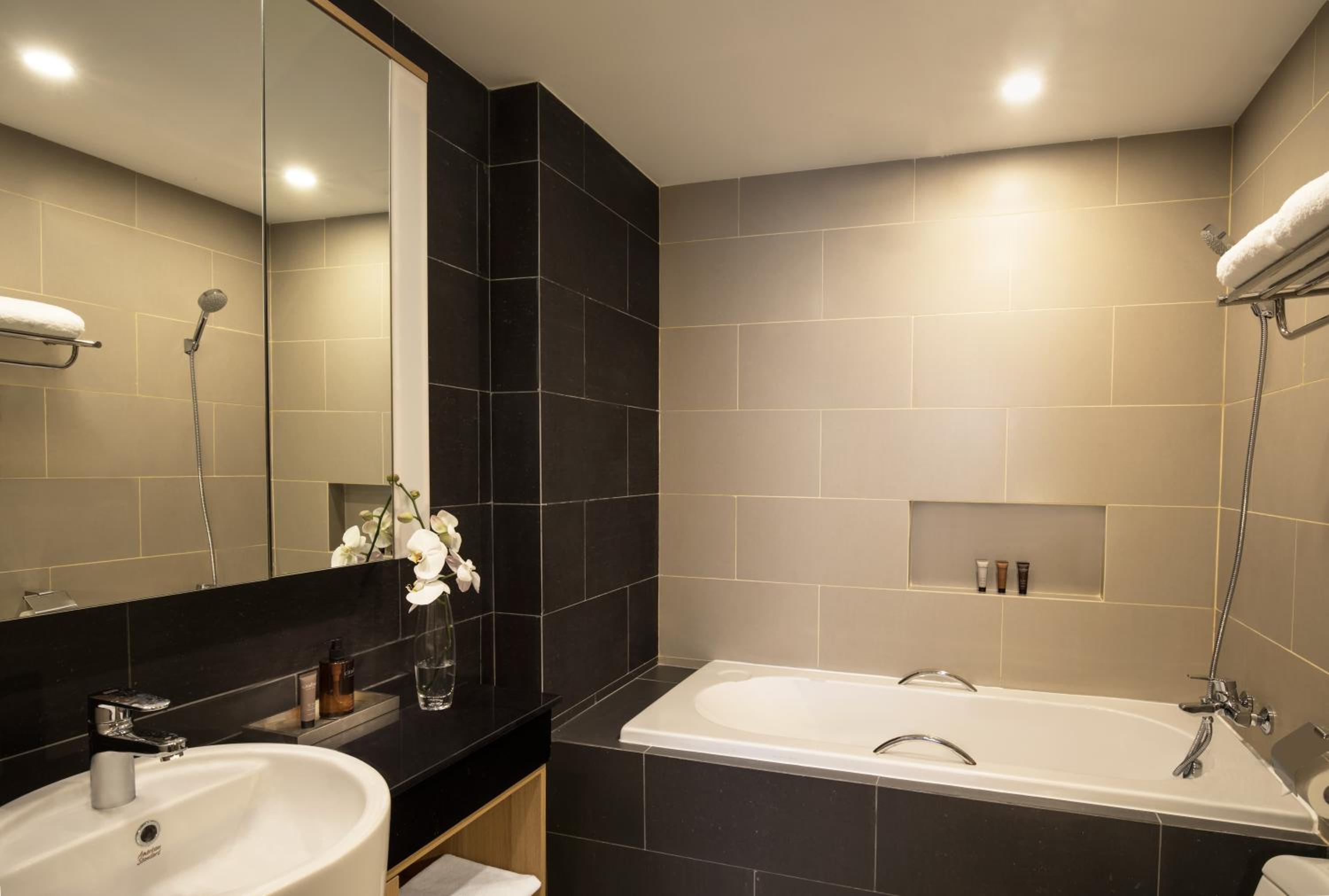 Two-Bedroom Executive - Photo 6