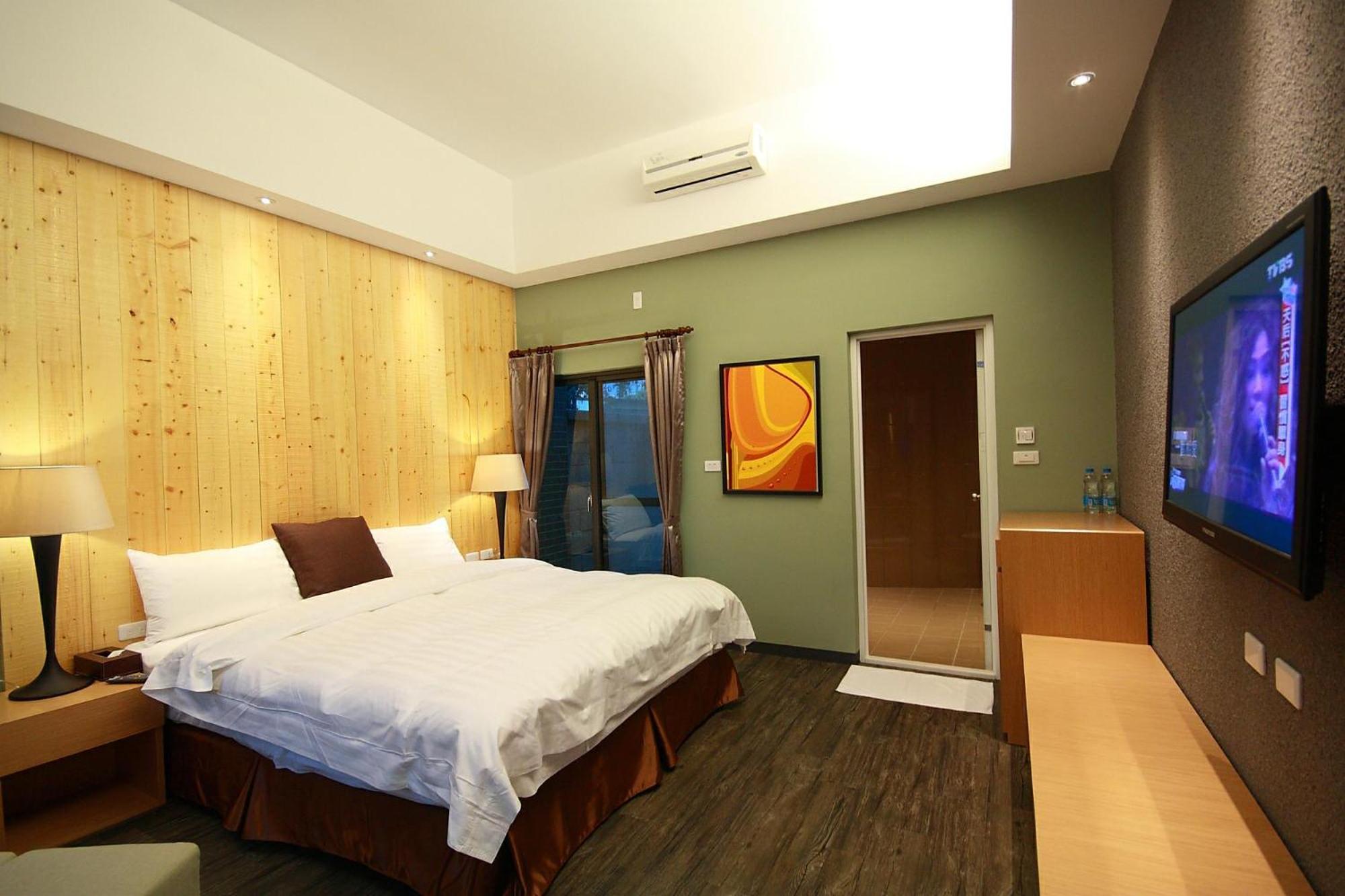 Deluxe Double Room with Balcony photo 3
