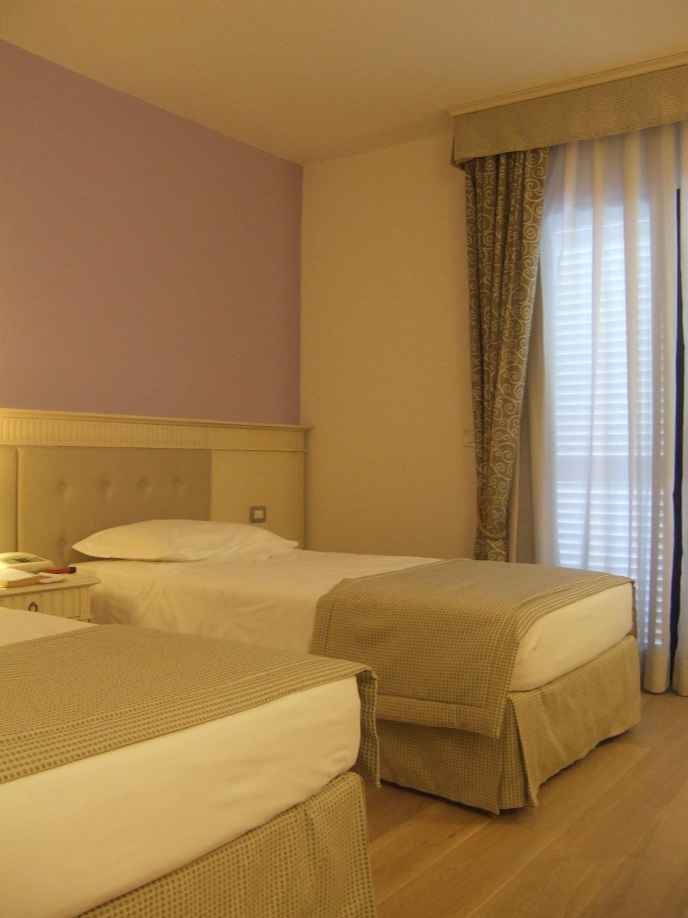 Quadruple Room with Private Balcony photo 3