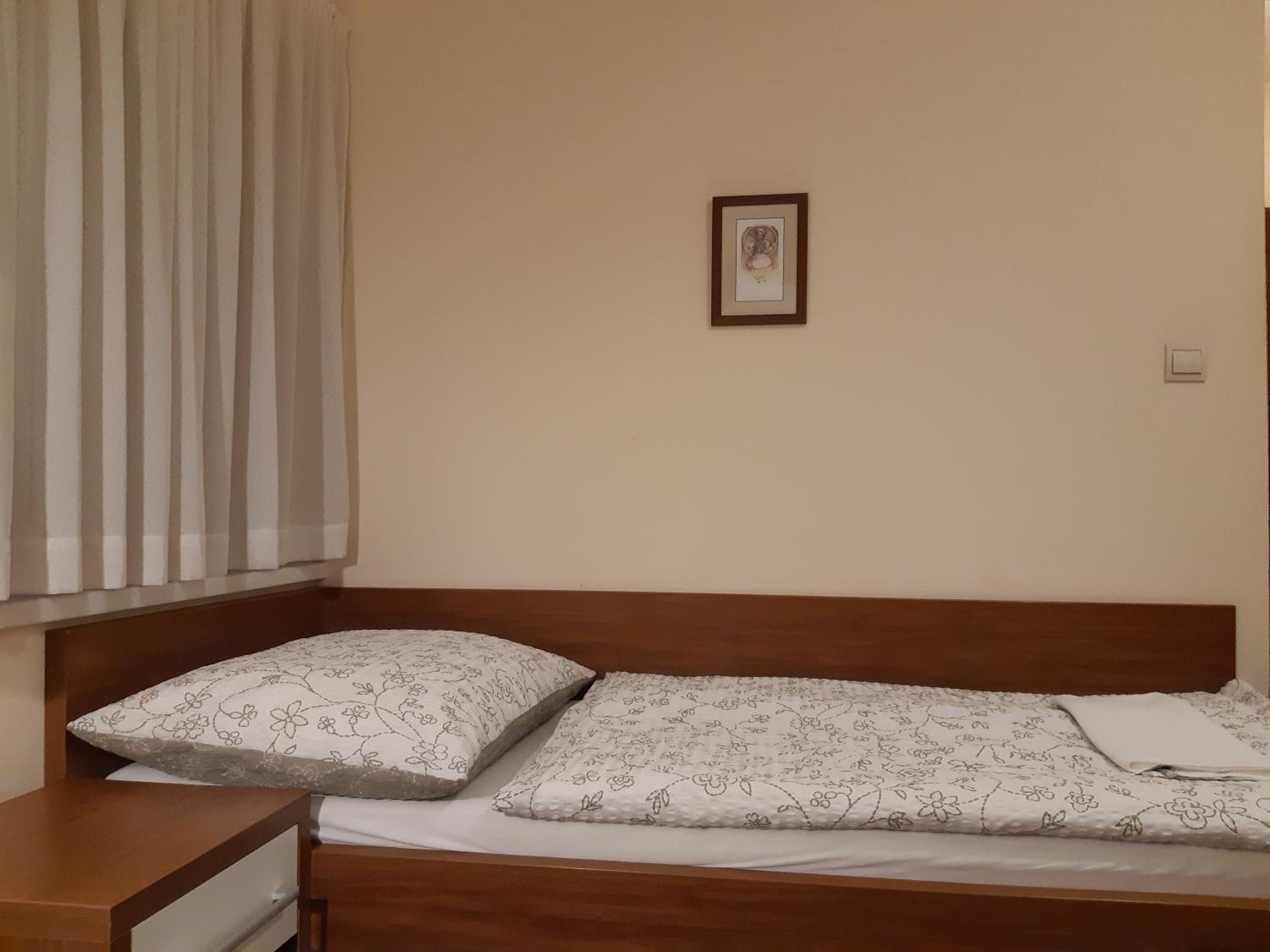Twin Room - Photo 4