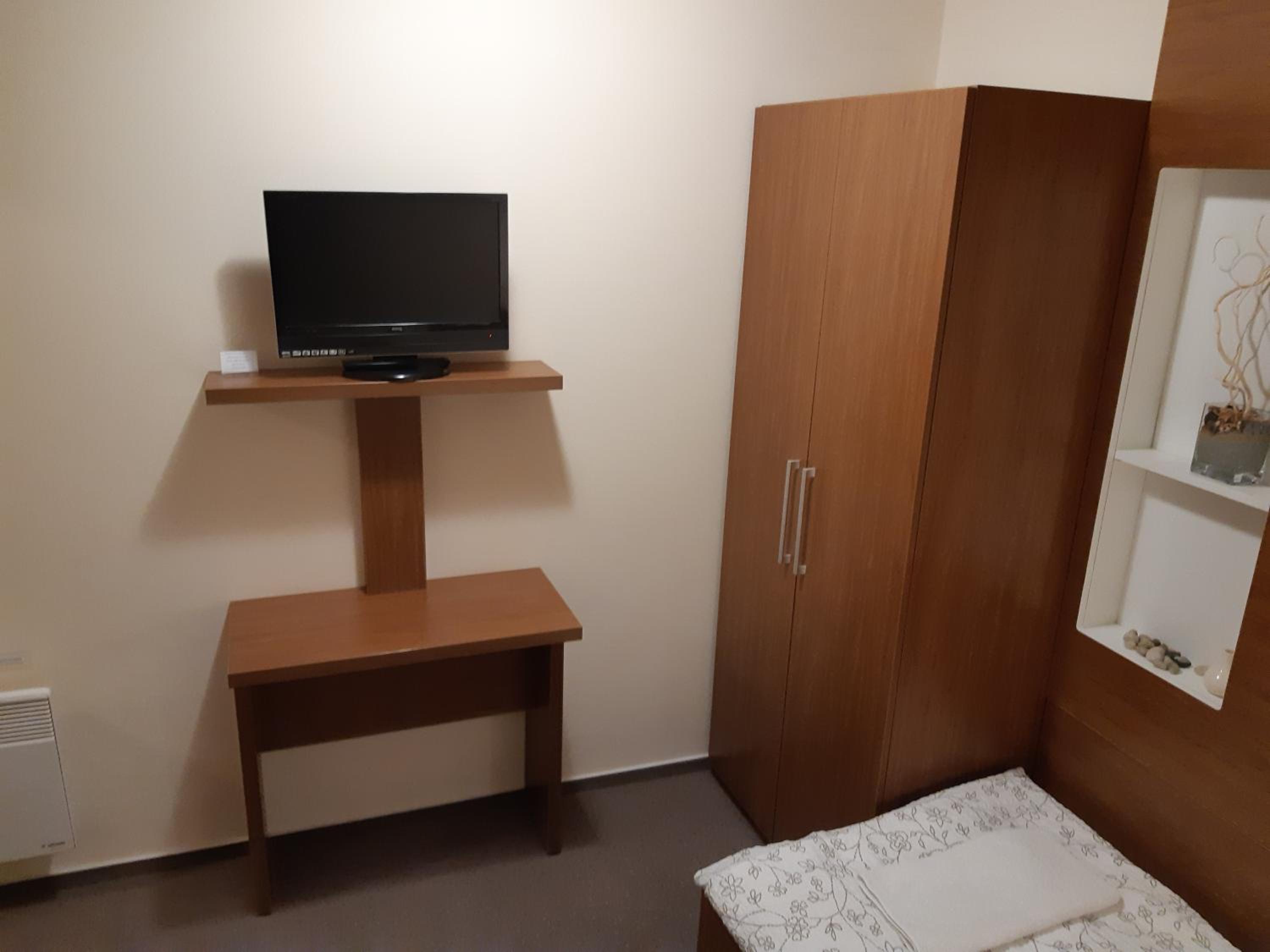 Twin Room - Photo 5
