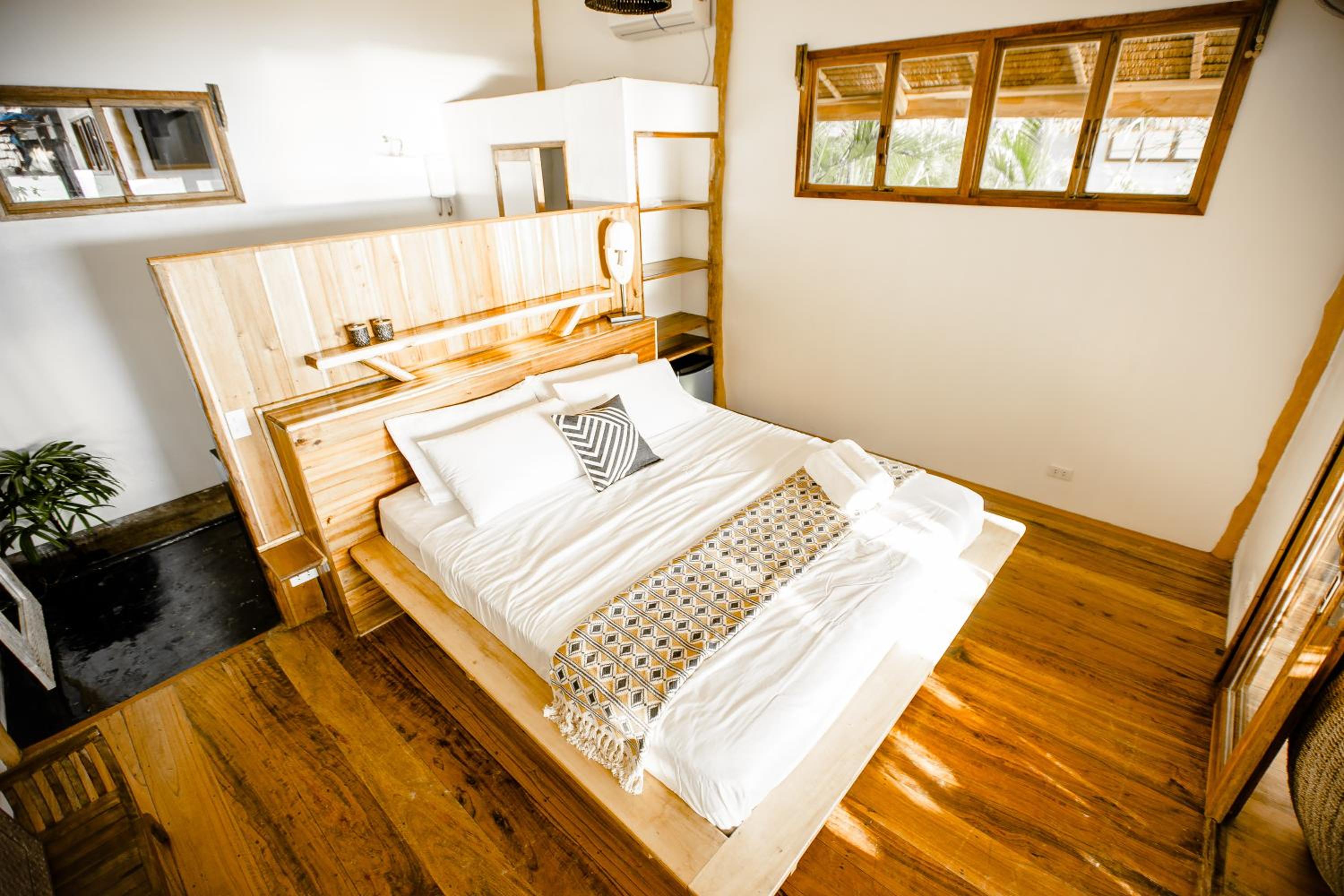 Bungalow - Beach Front - Photo 2
