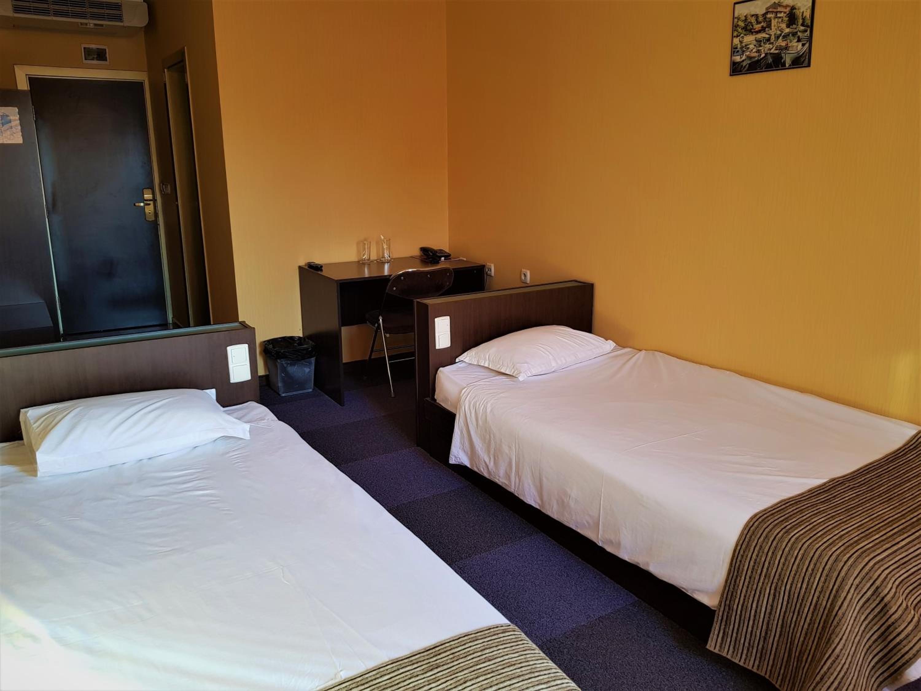 Double or Twin Room - Photo 8