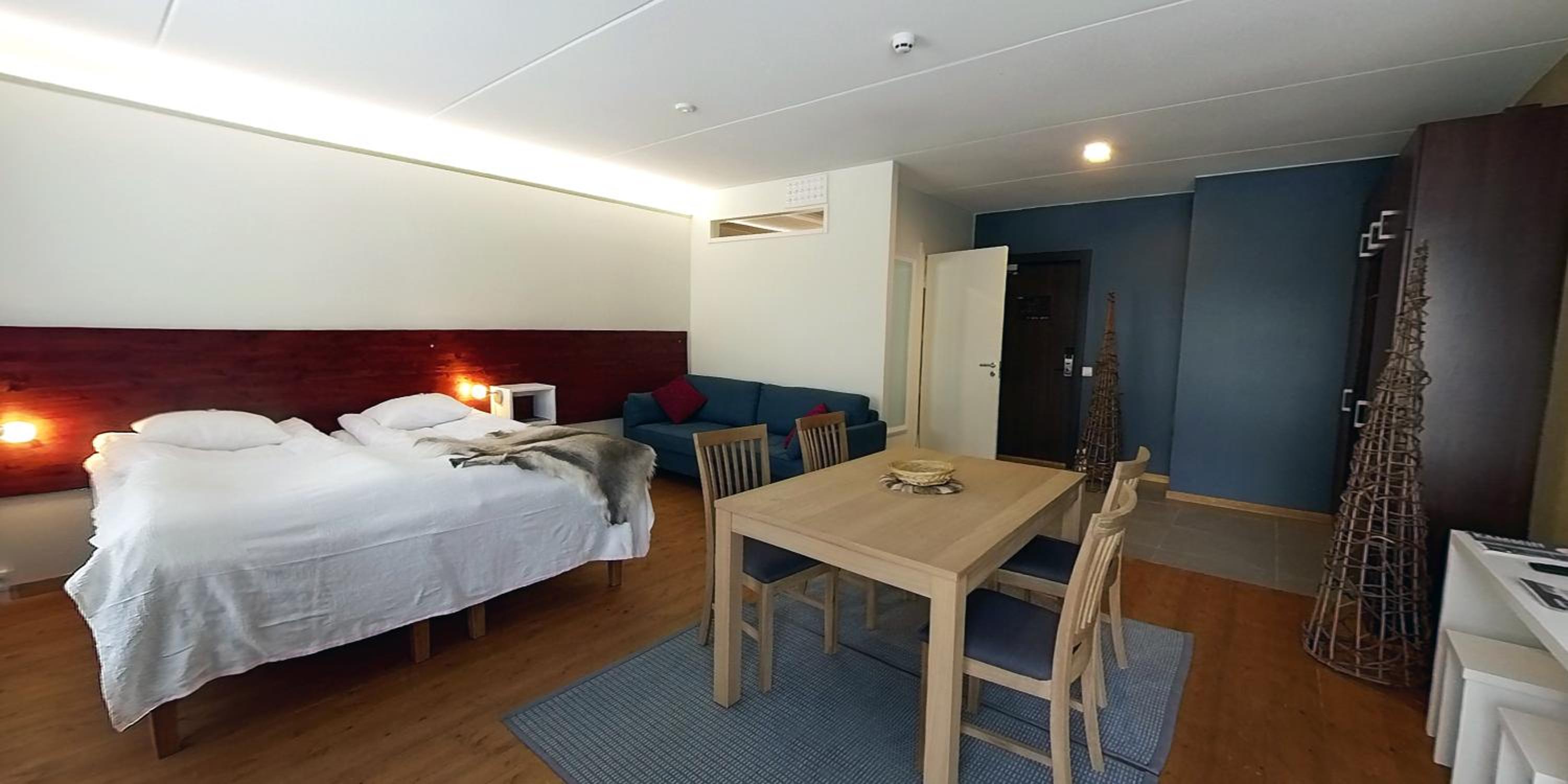 Family Room with Sauna - Photo 5