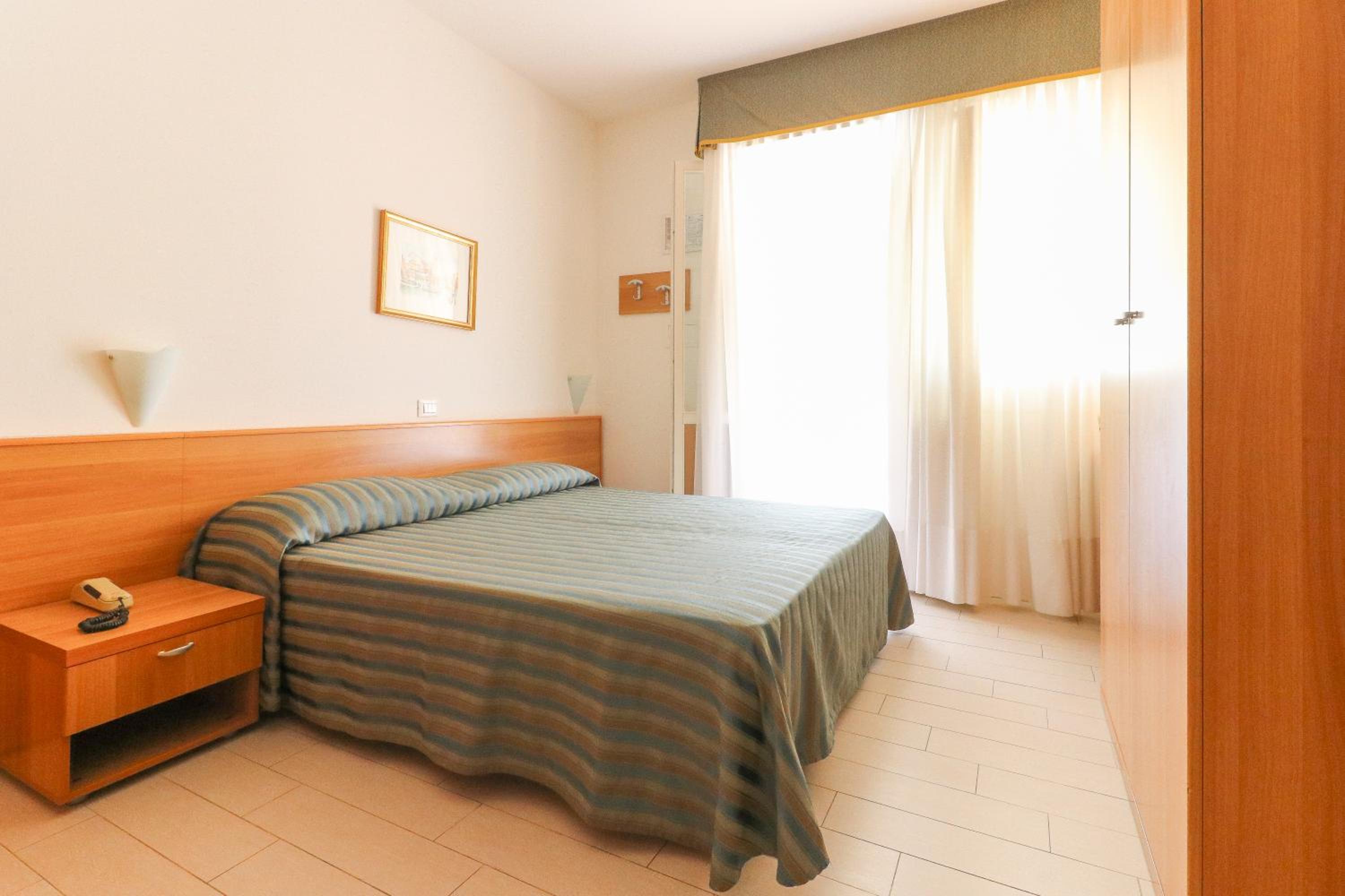 Double Room with Extra Bed photo 2