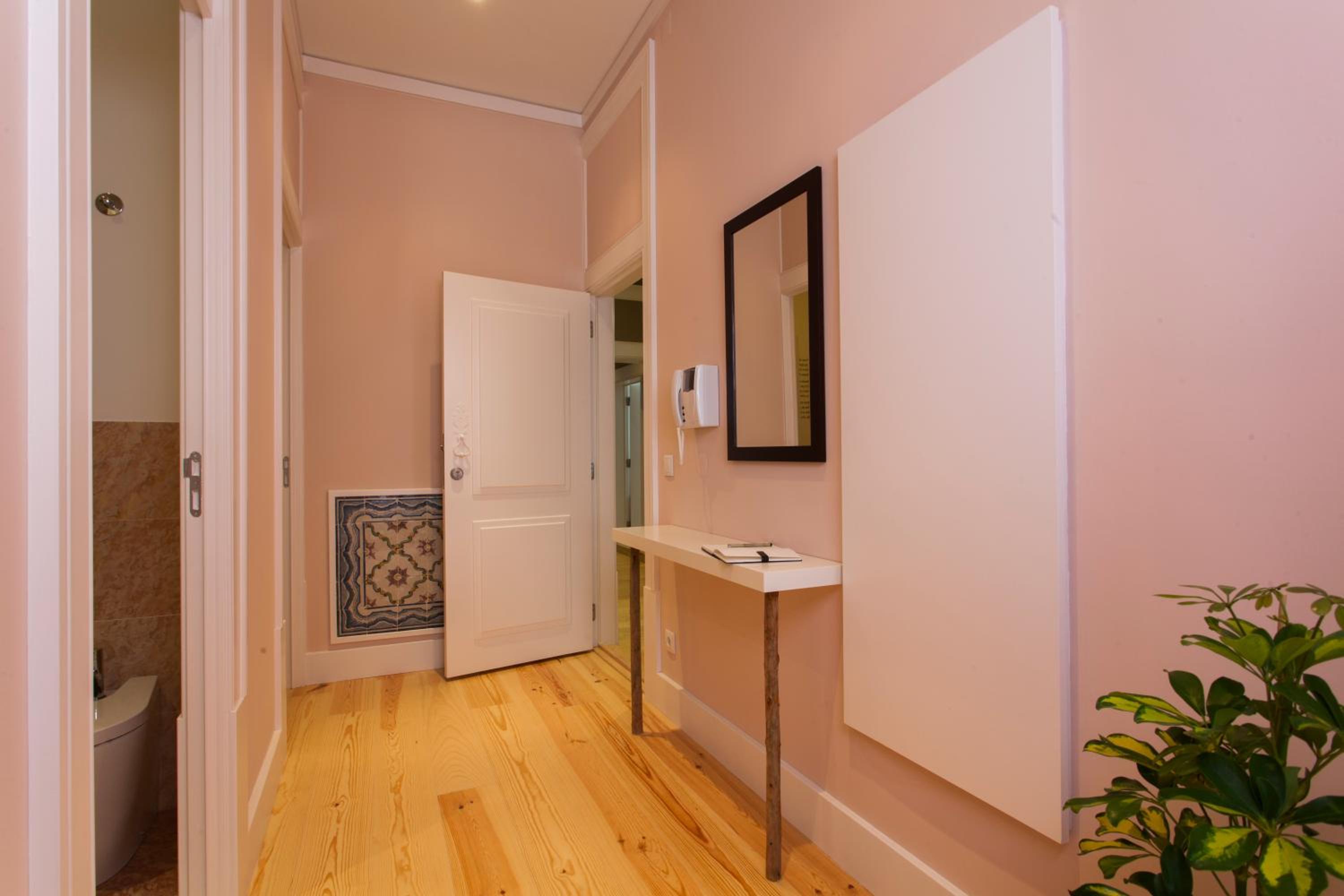 Superior One-Bedroom Apartment (4 Adults) photo 2