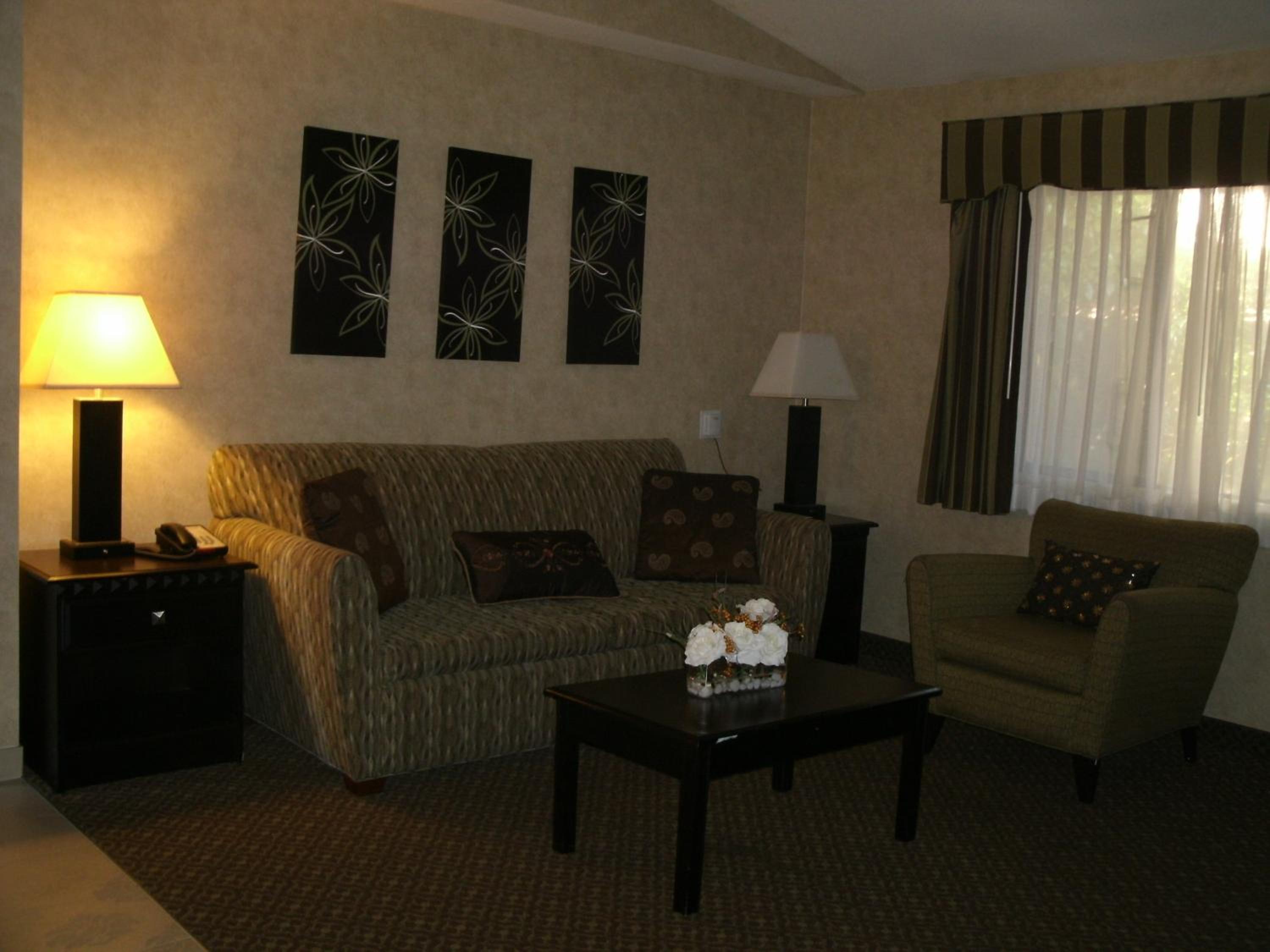 Deluxe Queen Room with Two Queen Beds - Photo 5