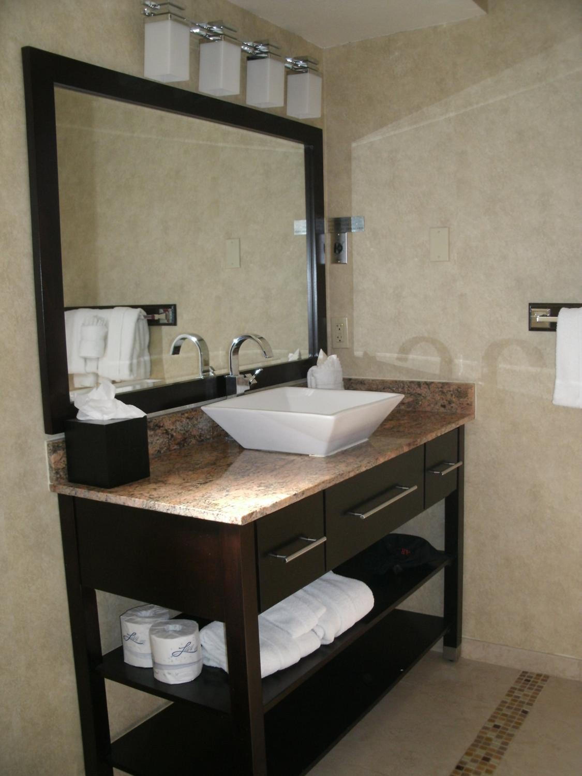 King Suite - Photo 3