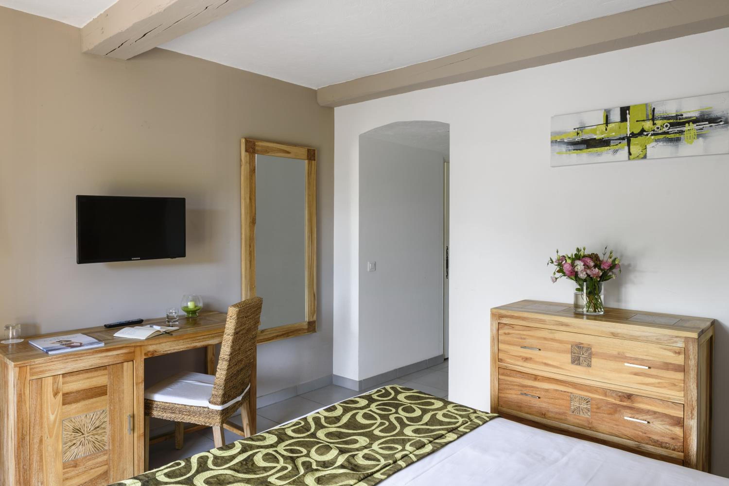Double Room with Park or Pool View photo 2