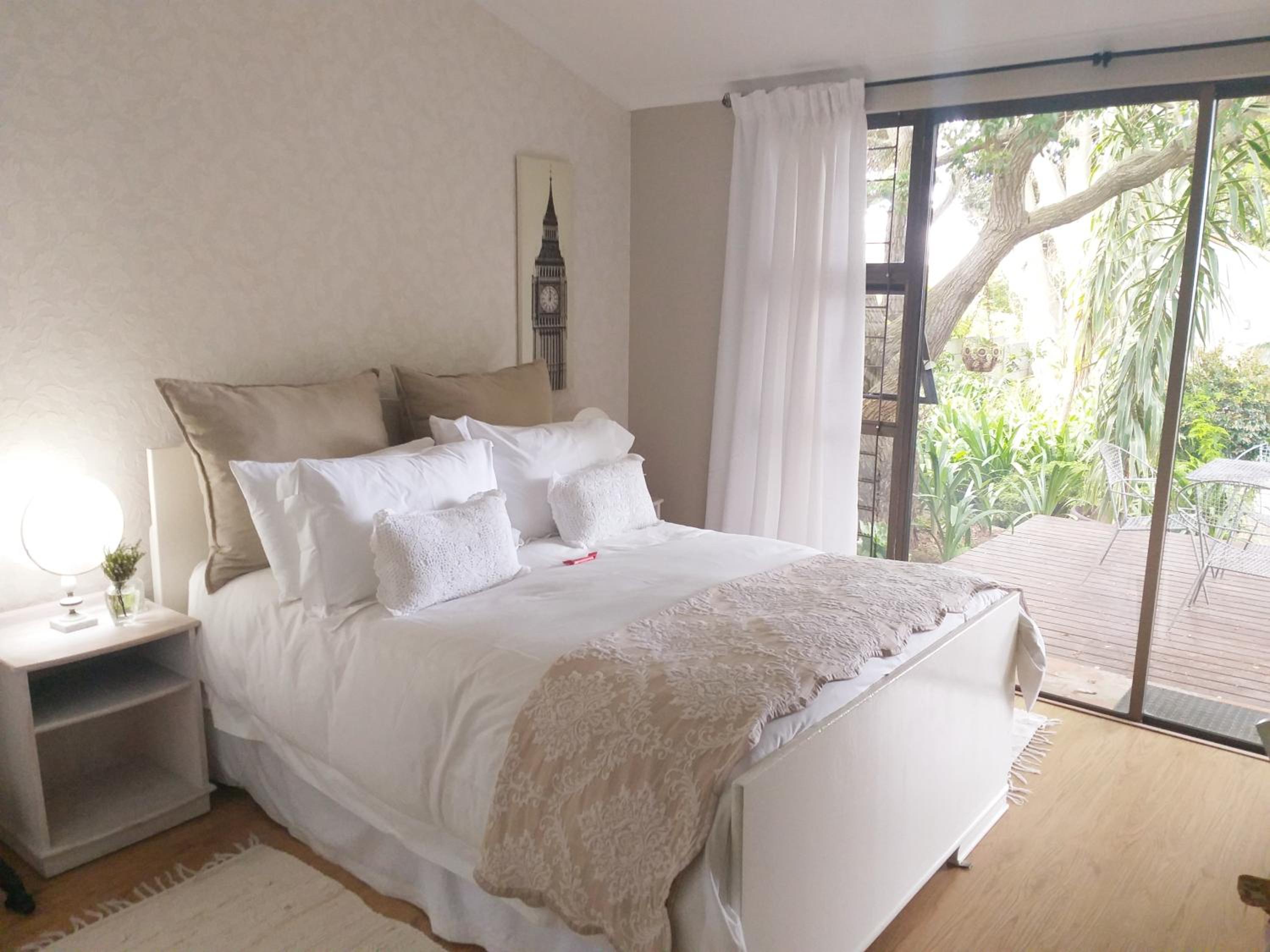 Two-Bedroom Suite - Photo 3