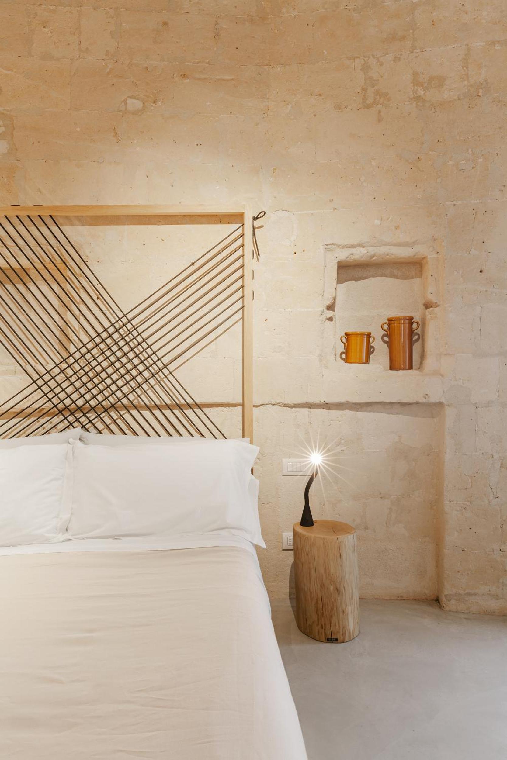 Deluxe Double Room with Shower - Photo 4