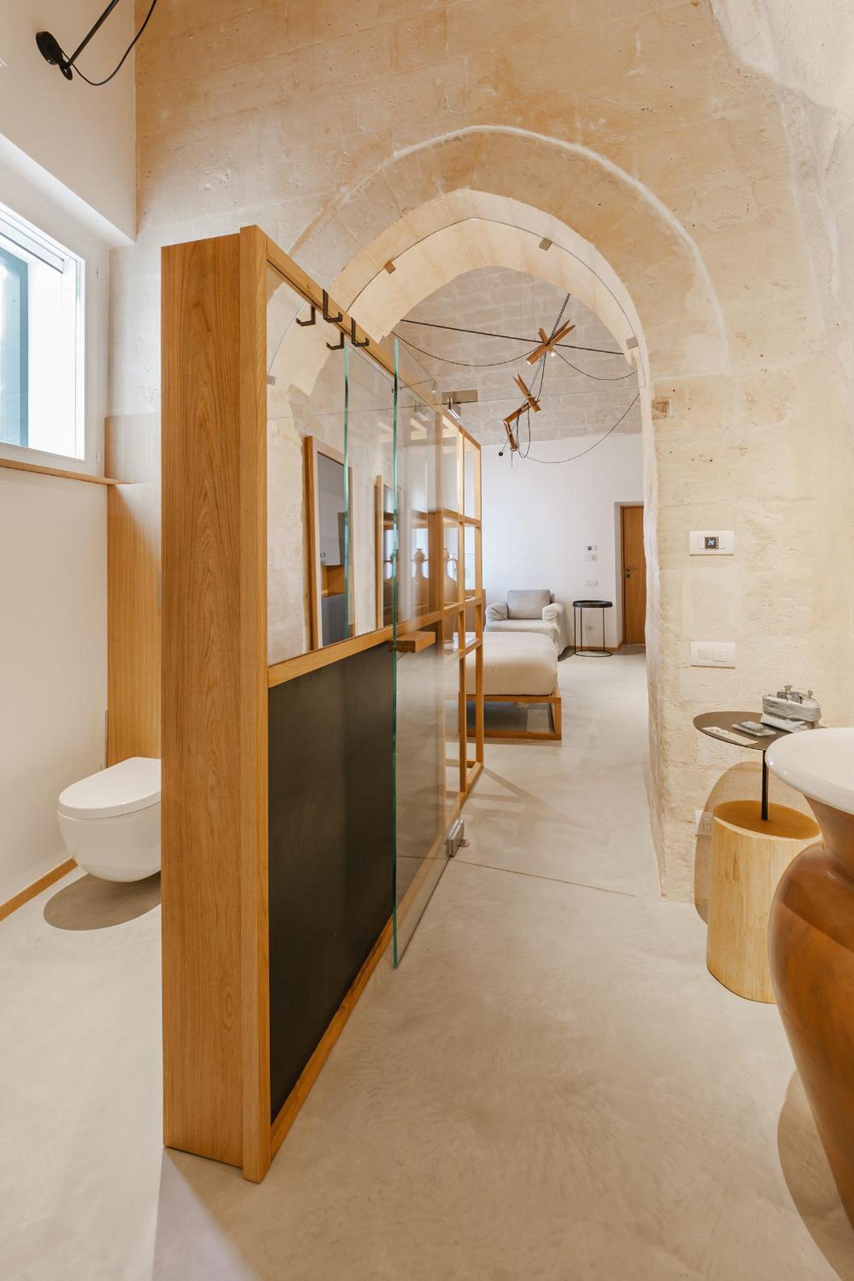 Deluxe Double Room with Shower - Photo 2