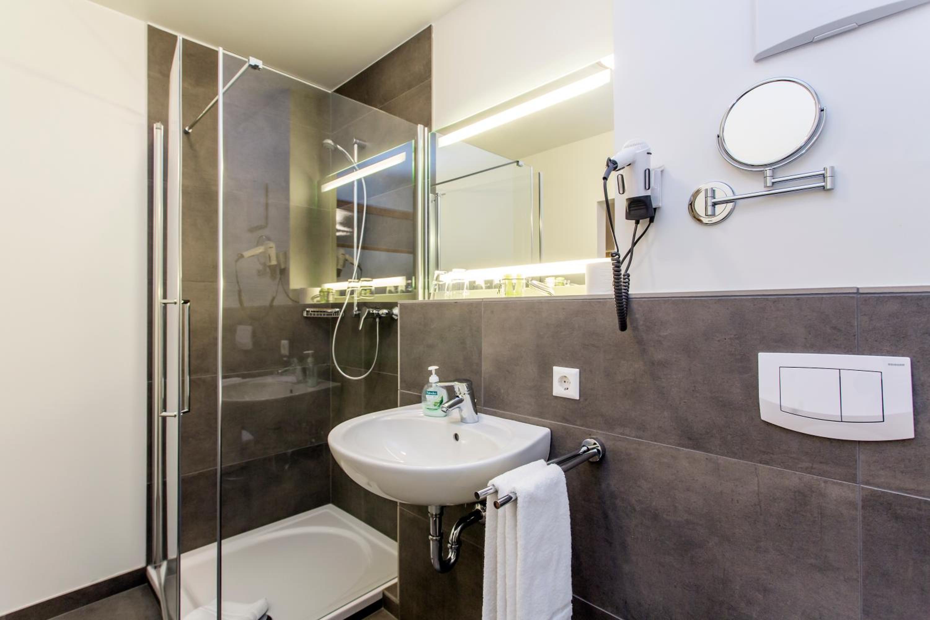 Double Room - Photo 5