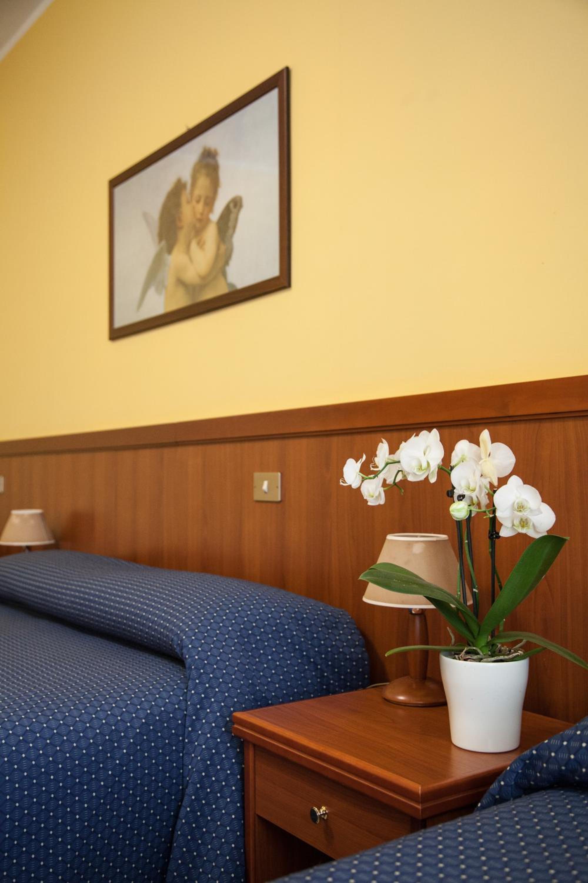 Double Room - Photo 2