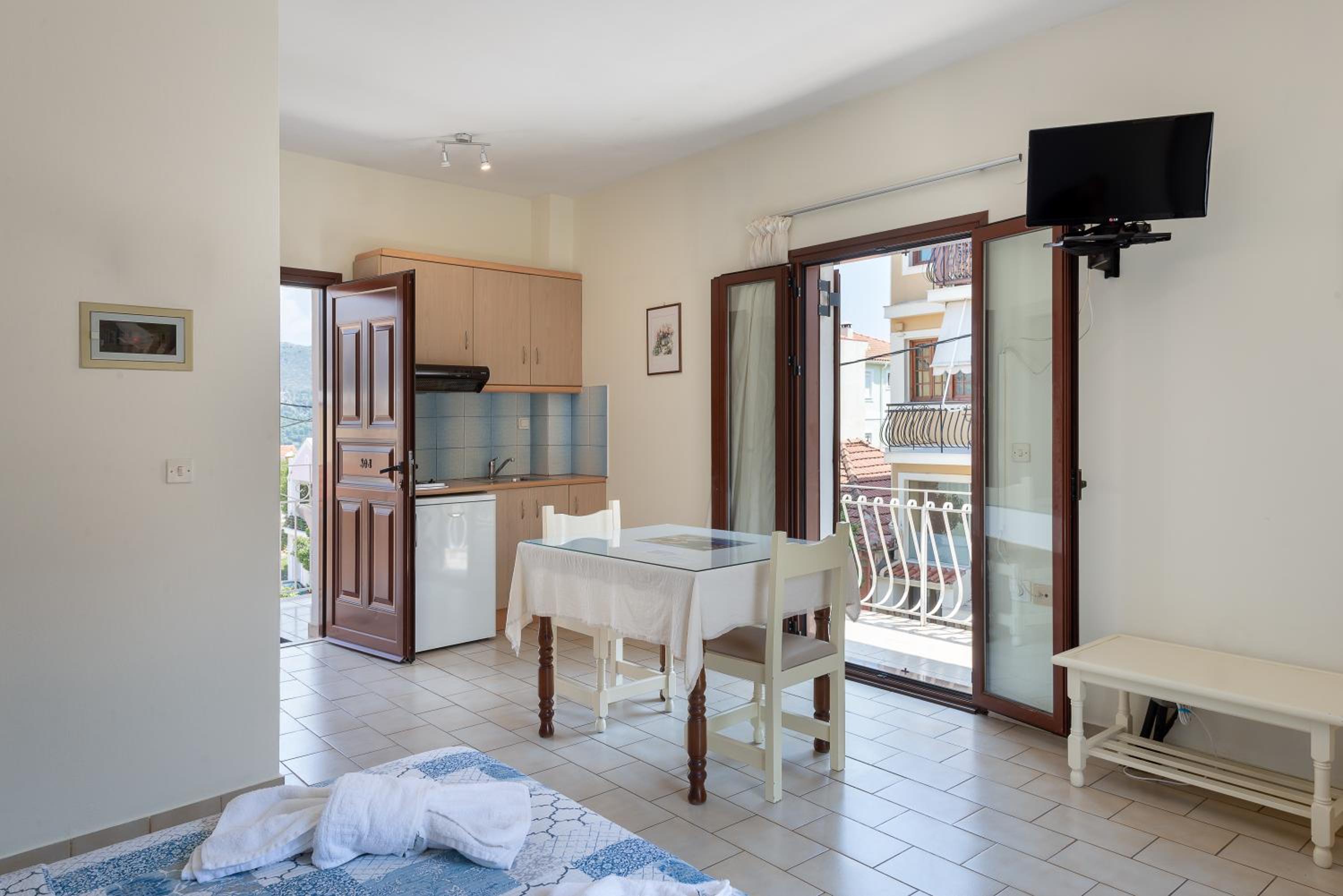 Studio (2 Adults)