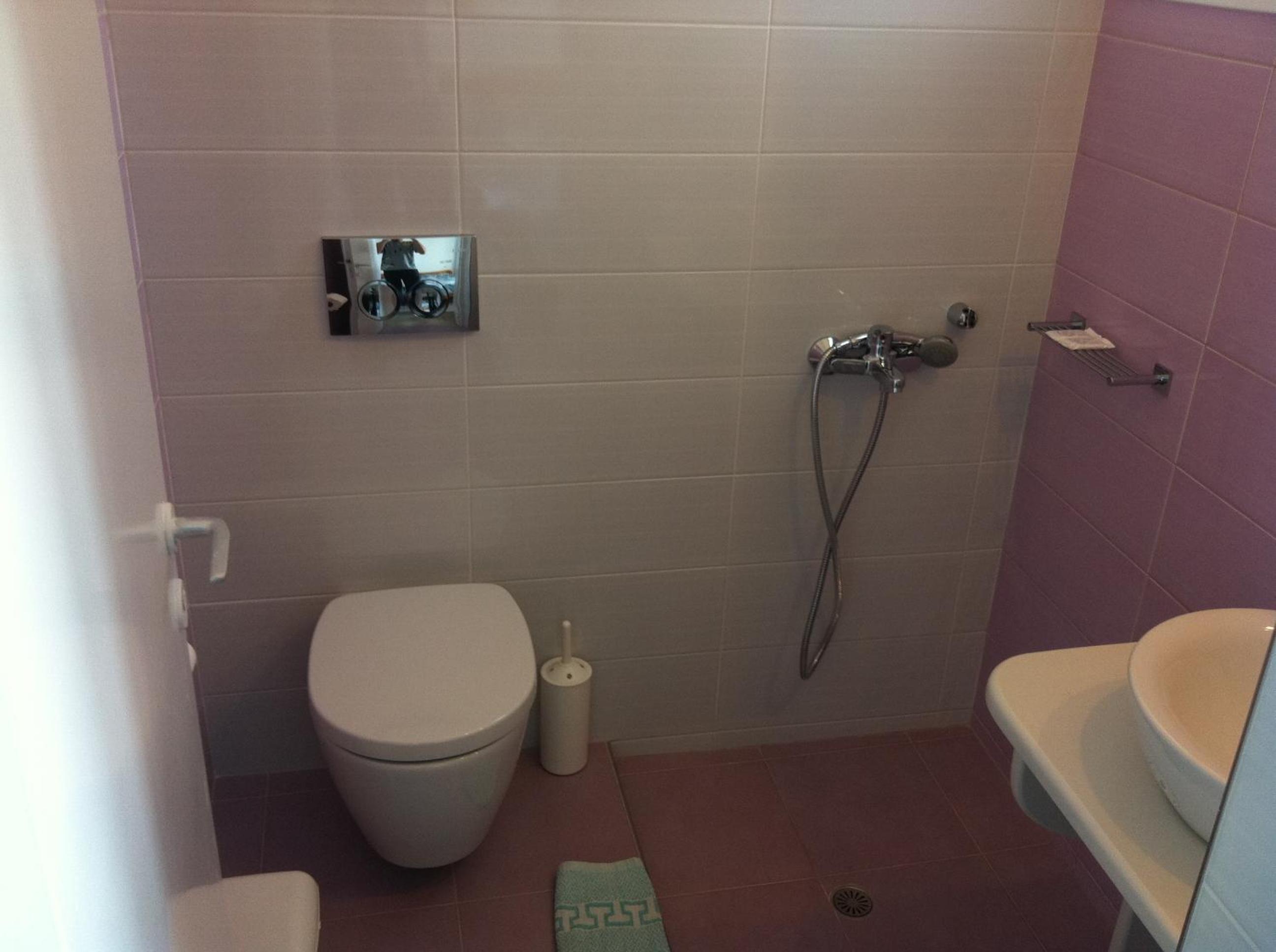 Budget Twin Room - Photo 2