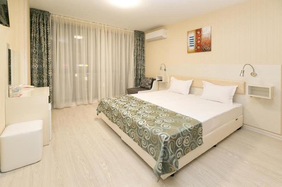 Standard Double or Twin Room - Photo 3