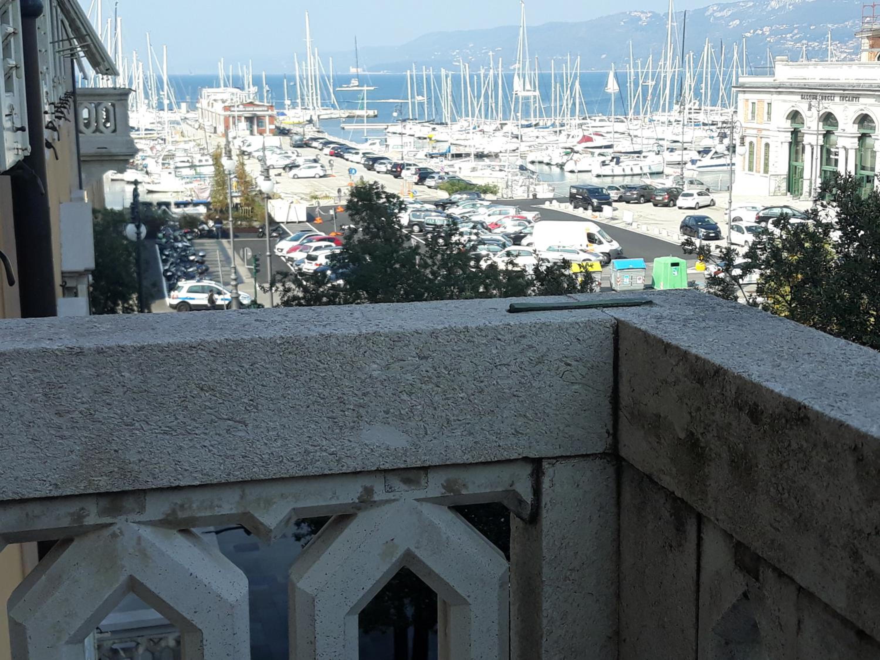 Deluxe Double or Twin Room with Sea View photo 3