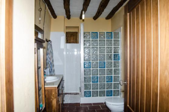 Six-Bedroom House photo 2
