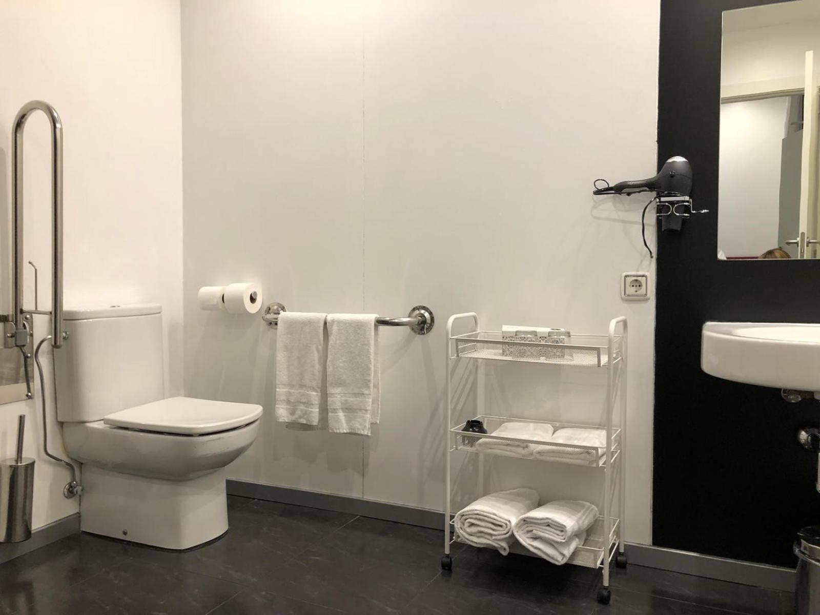 Budget Double Room - Ground Floor photo 2