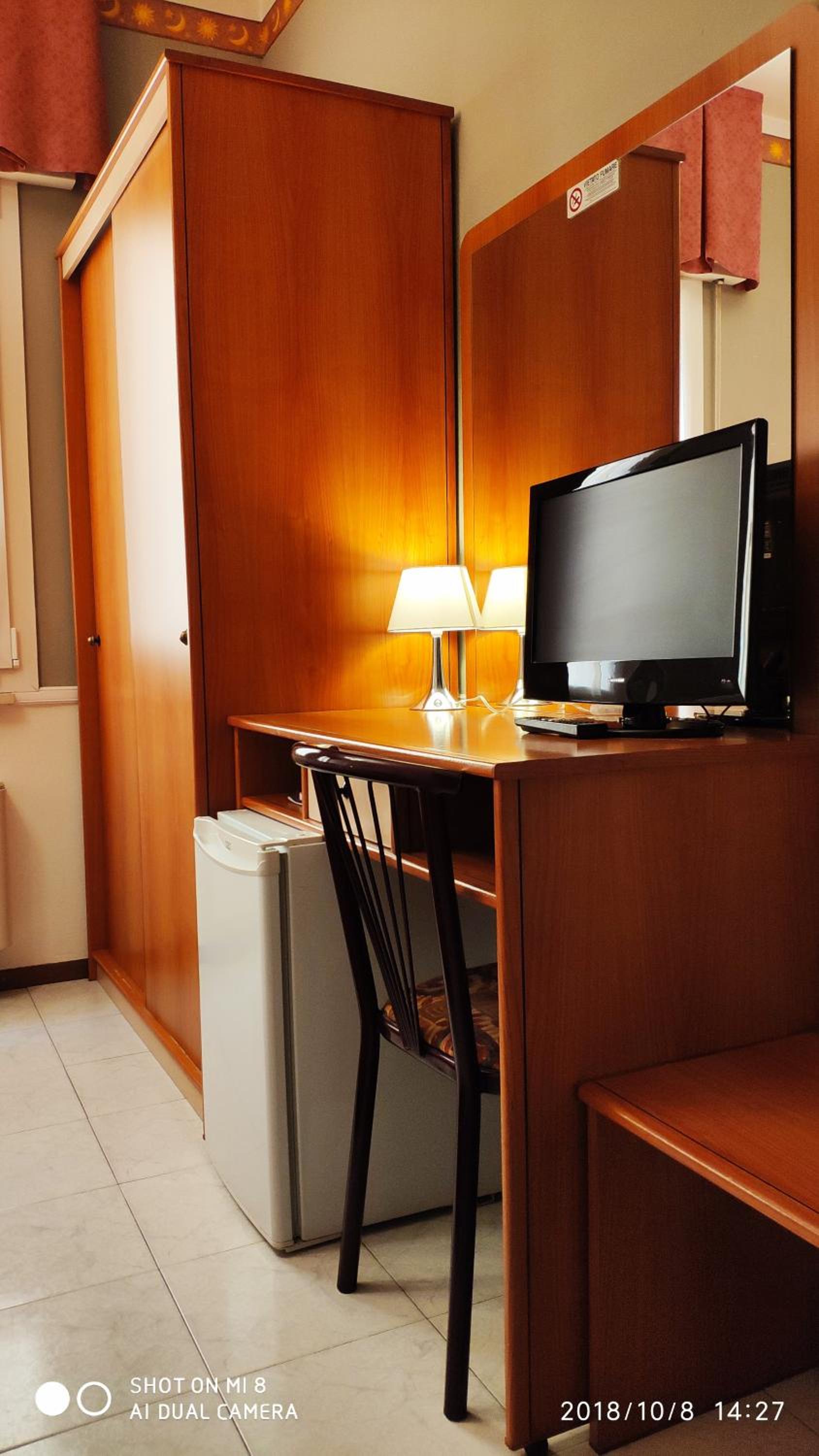 Small Double or Twin Room - Photo 3
