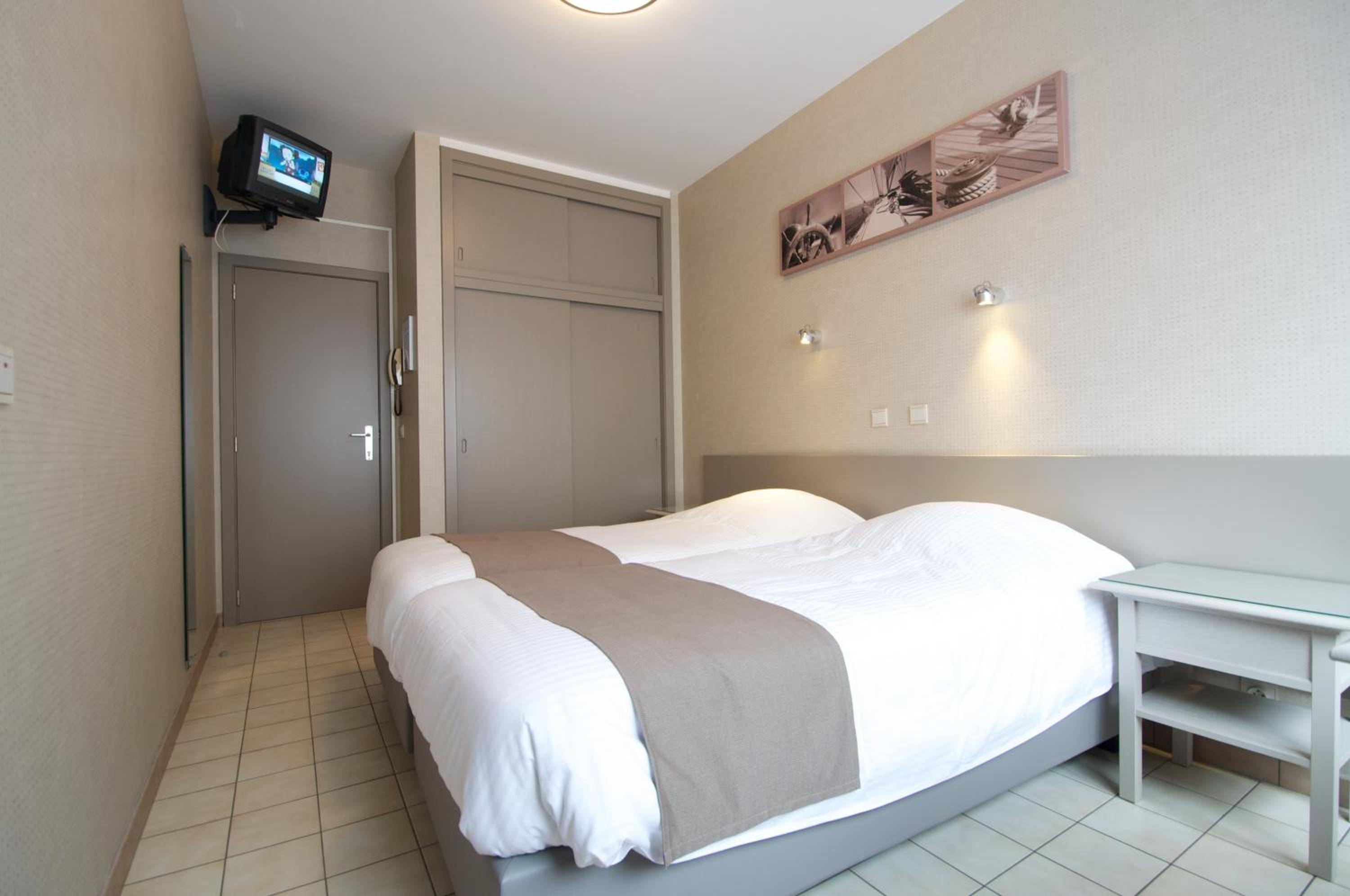 Standard Twin Room photo 2