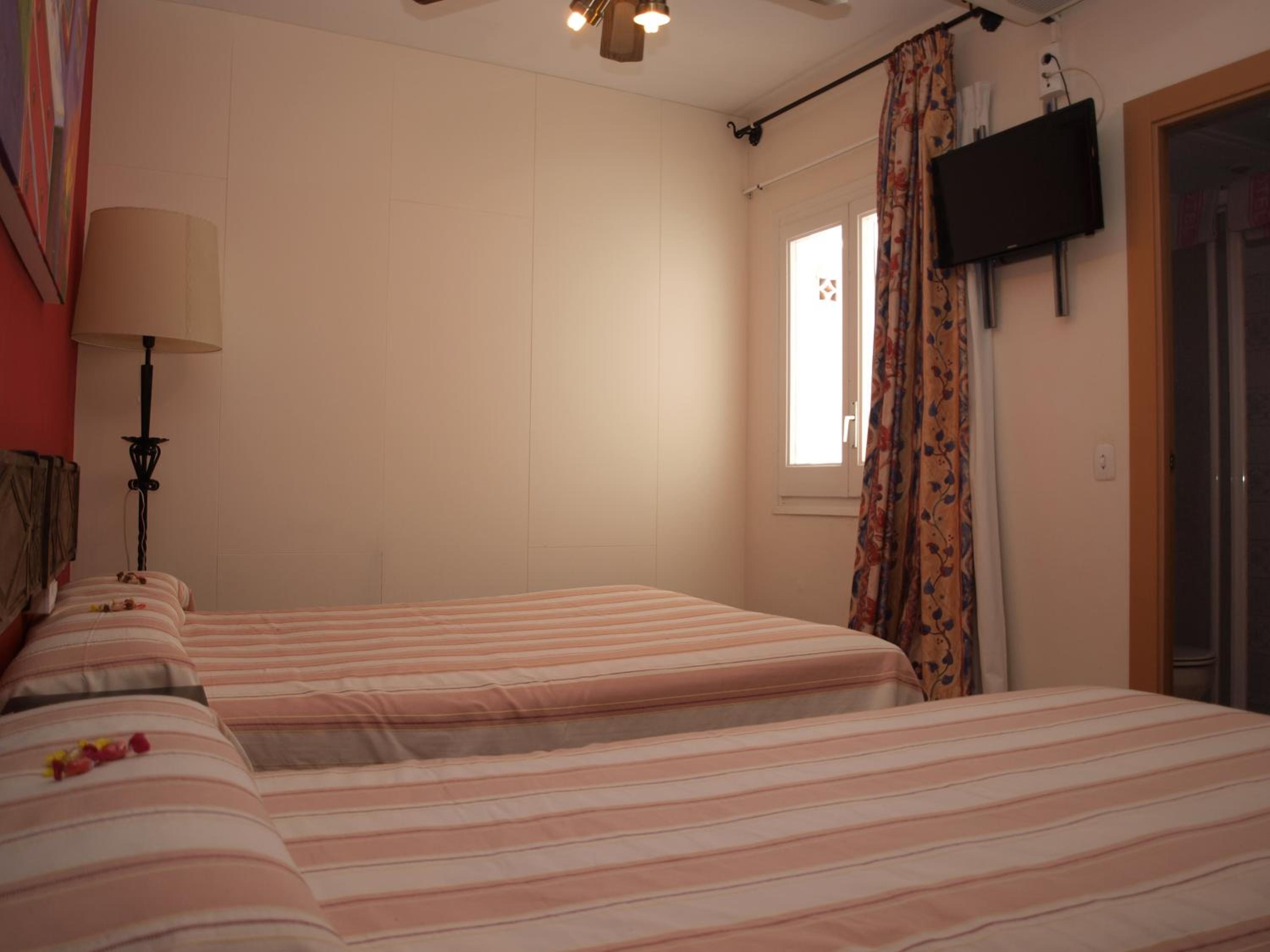 Economy Double or Twin Room - Photo 3