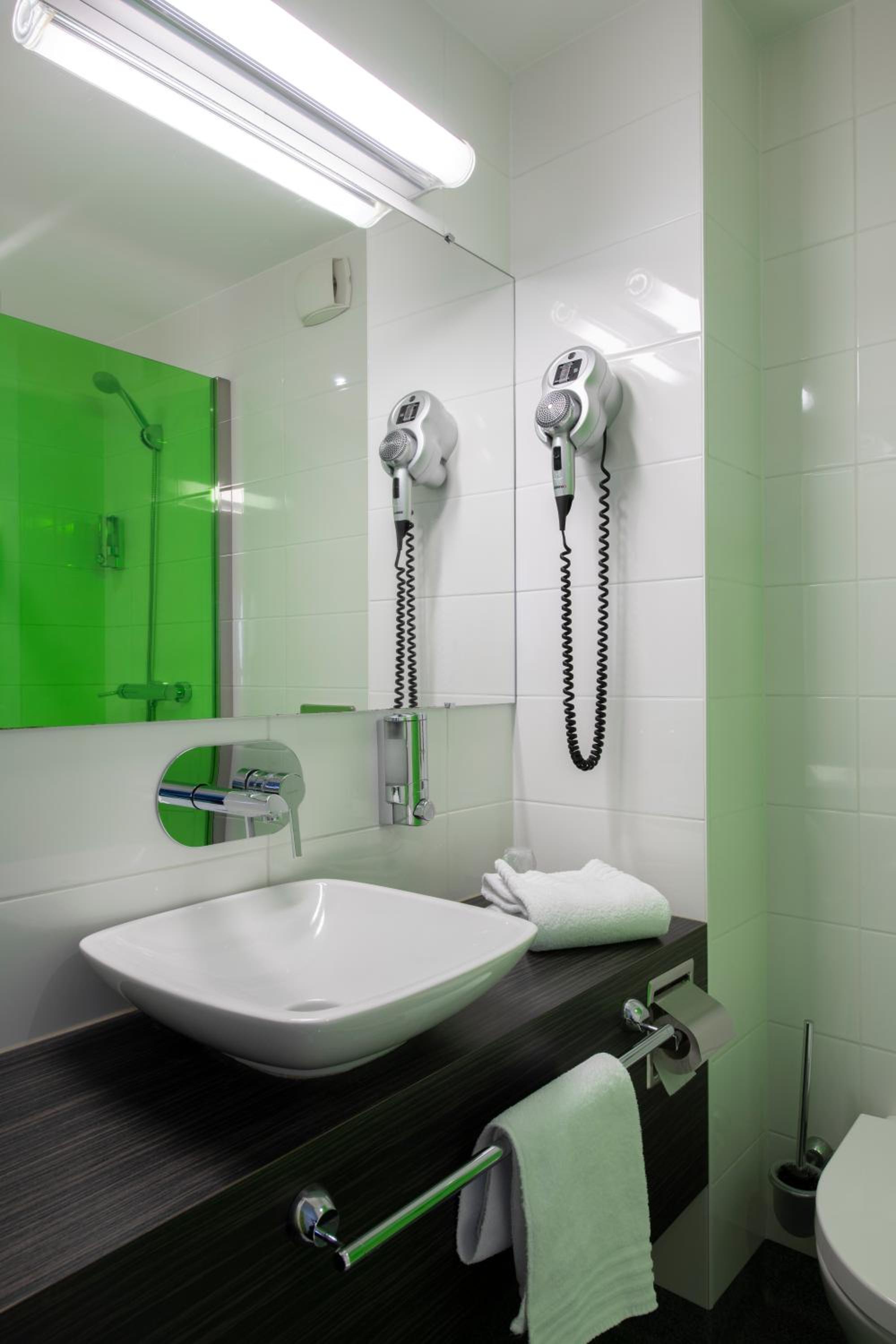 Twin Room - Photo 3