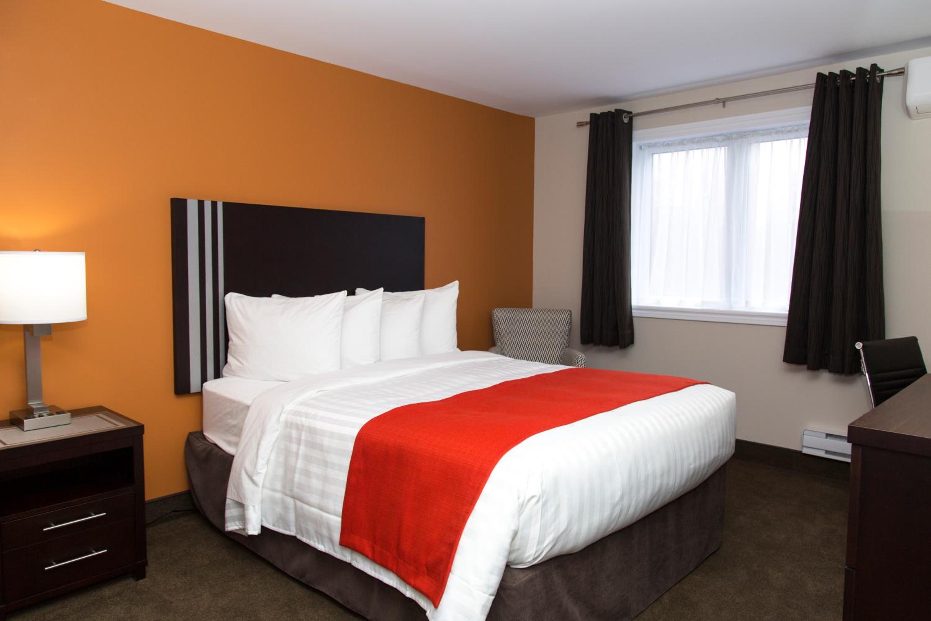 Deluxe Queen Room