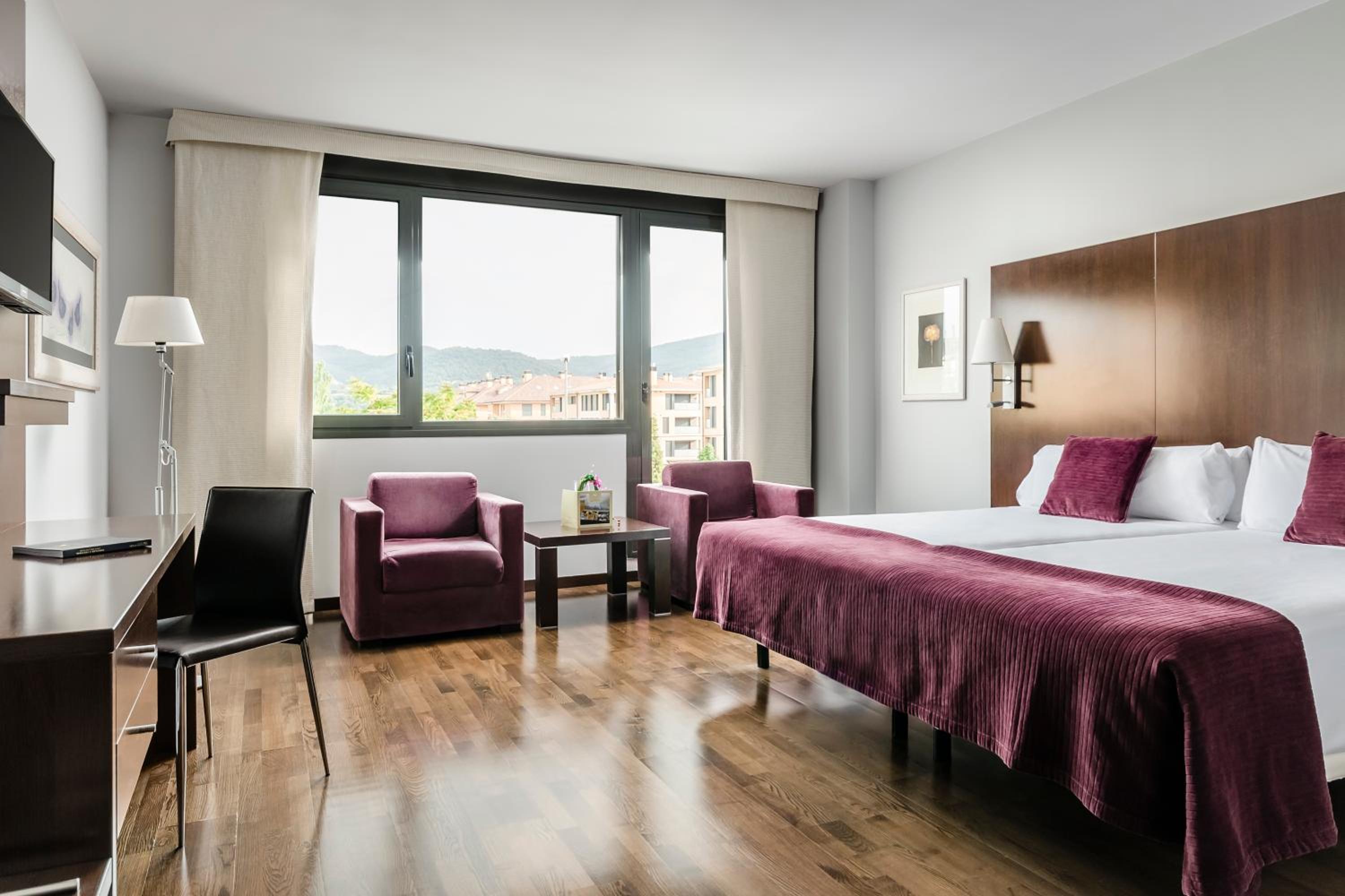 Standard Twin Room - Photo 3