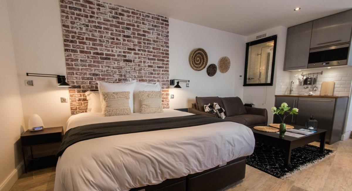 Studio Apartment photo 2