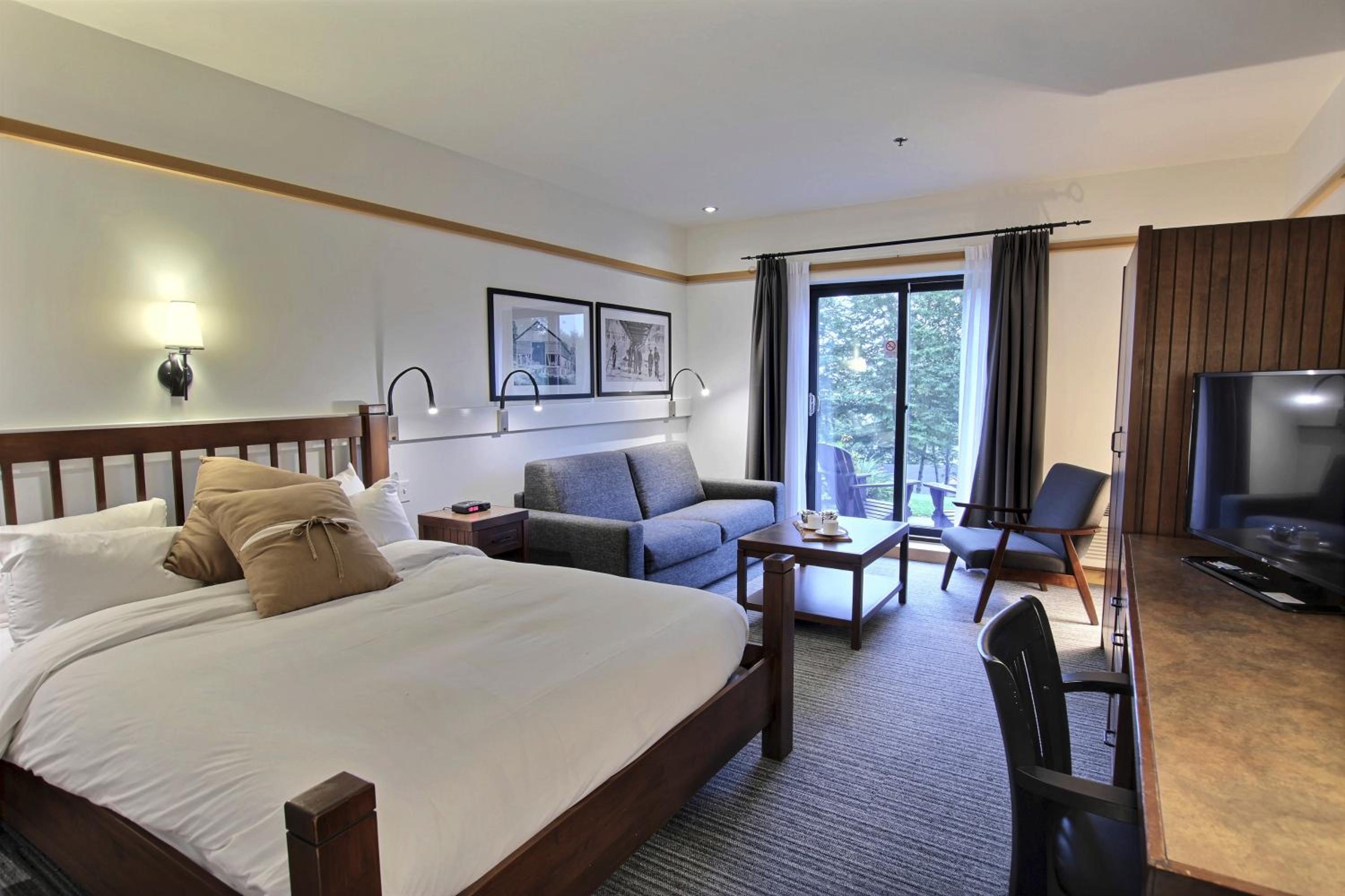 Superior Queen Room with Lake View photo 1