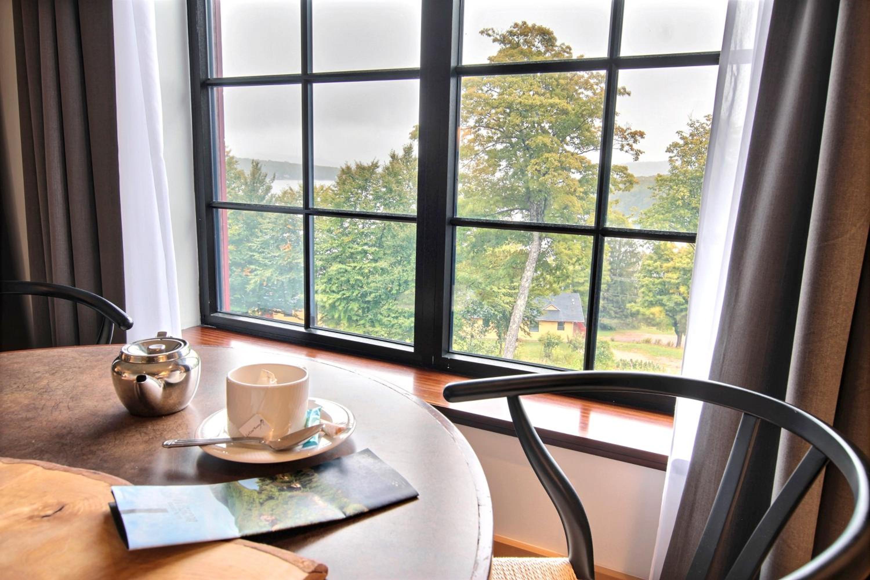 King Suite with Lake View photo 2