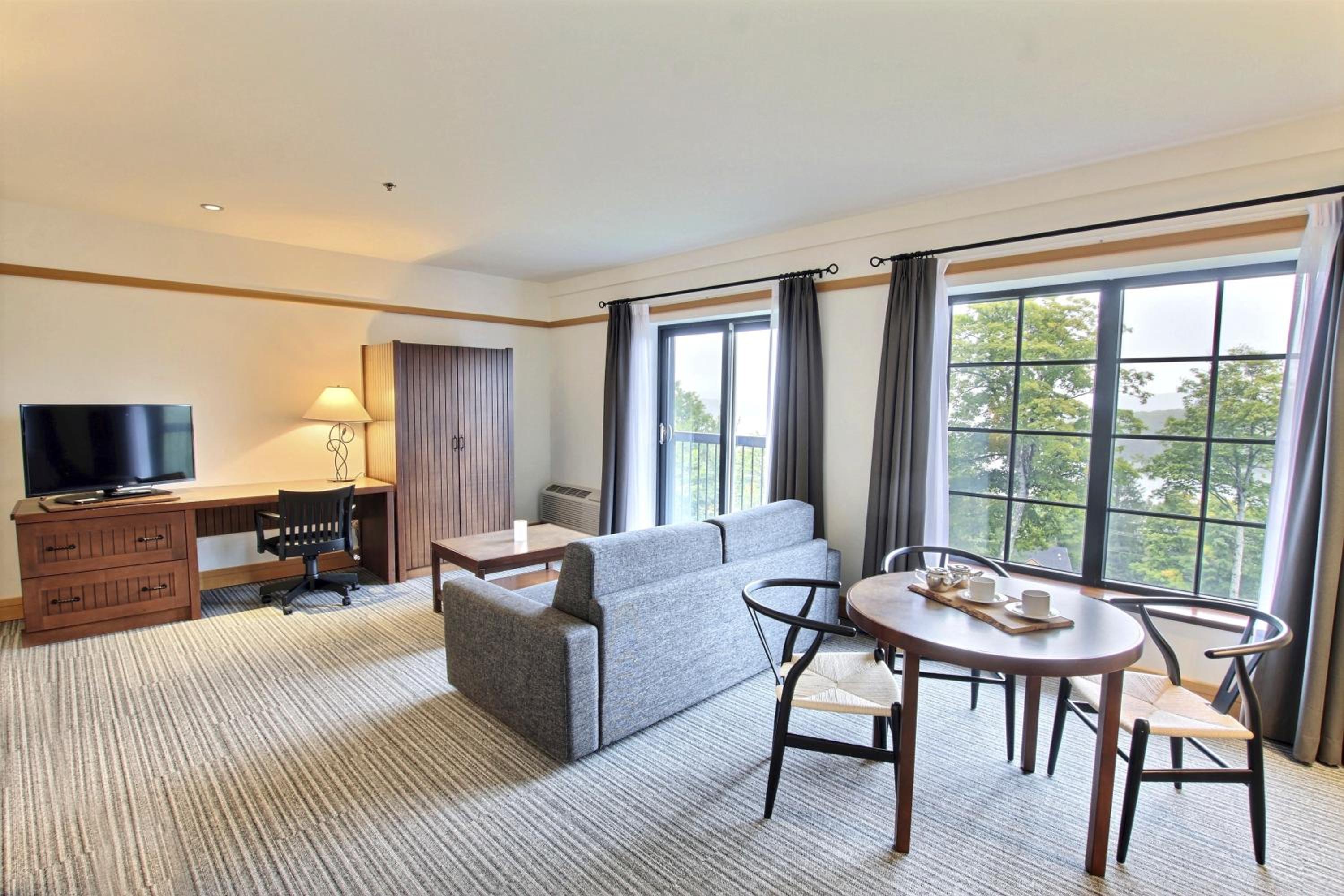 King Suite with Lake View photo 3