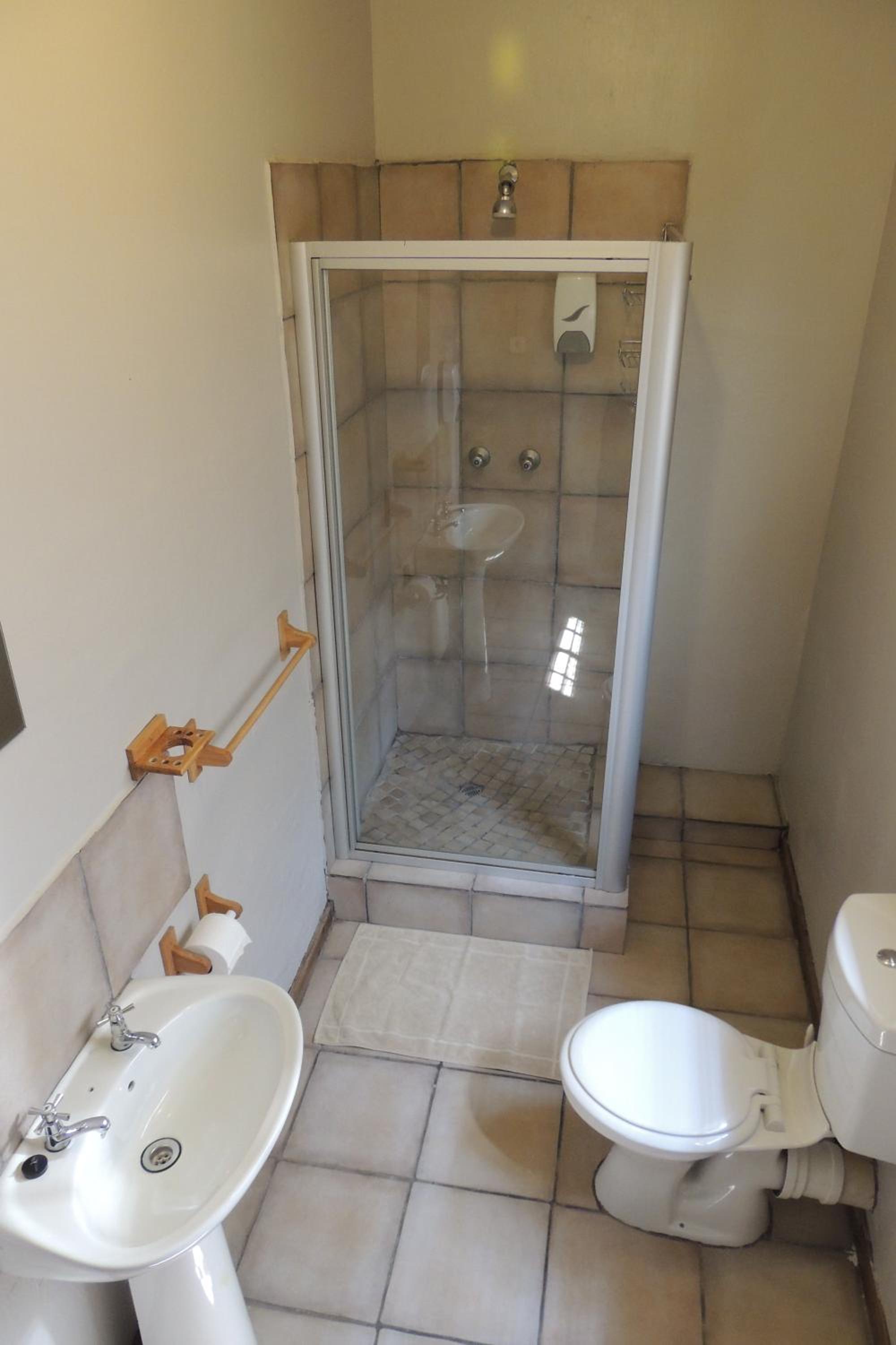 Twin Room with Shower - Photo 3