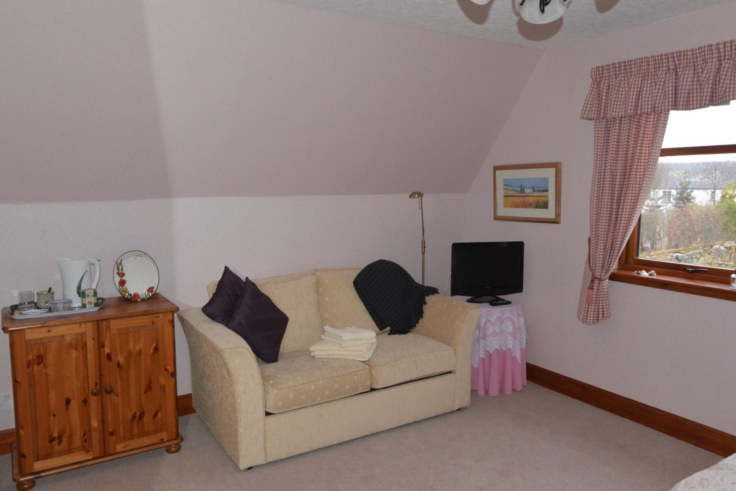 Twin Room with Private Bathroom photo 2